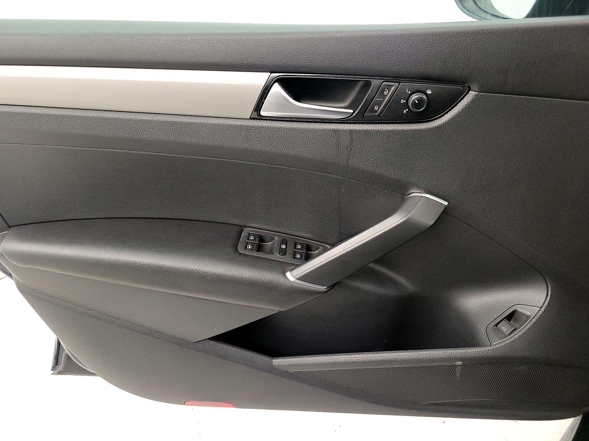 Thumbnail: 2020 Volkswagen Passat - 12