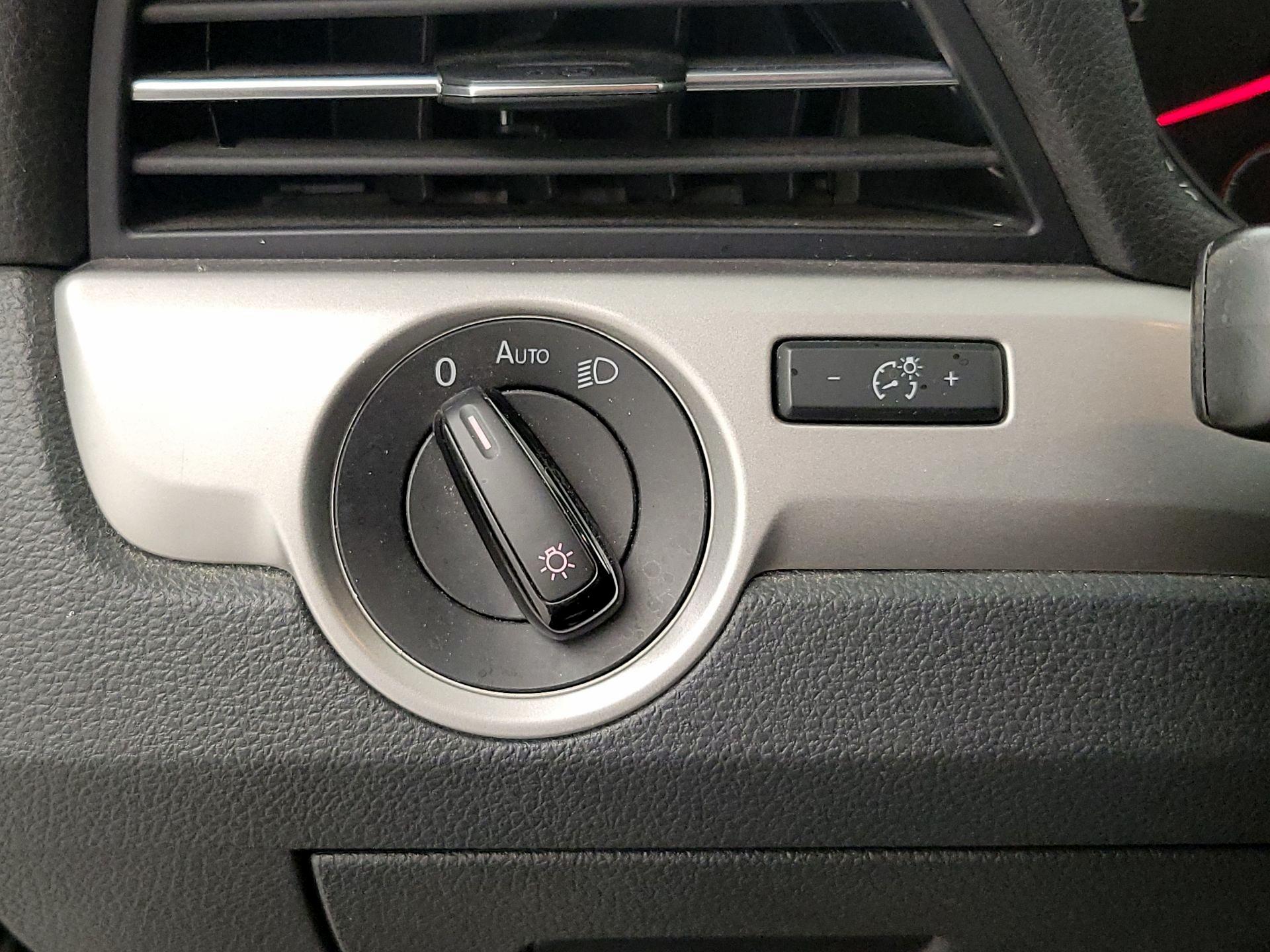 Thumbnail: 2020 Volkswagen Passat - 13