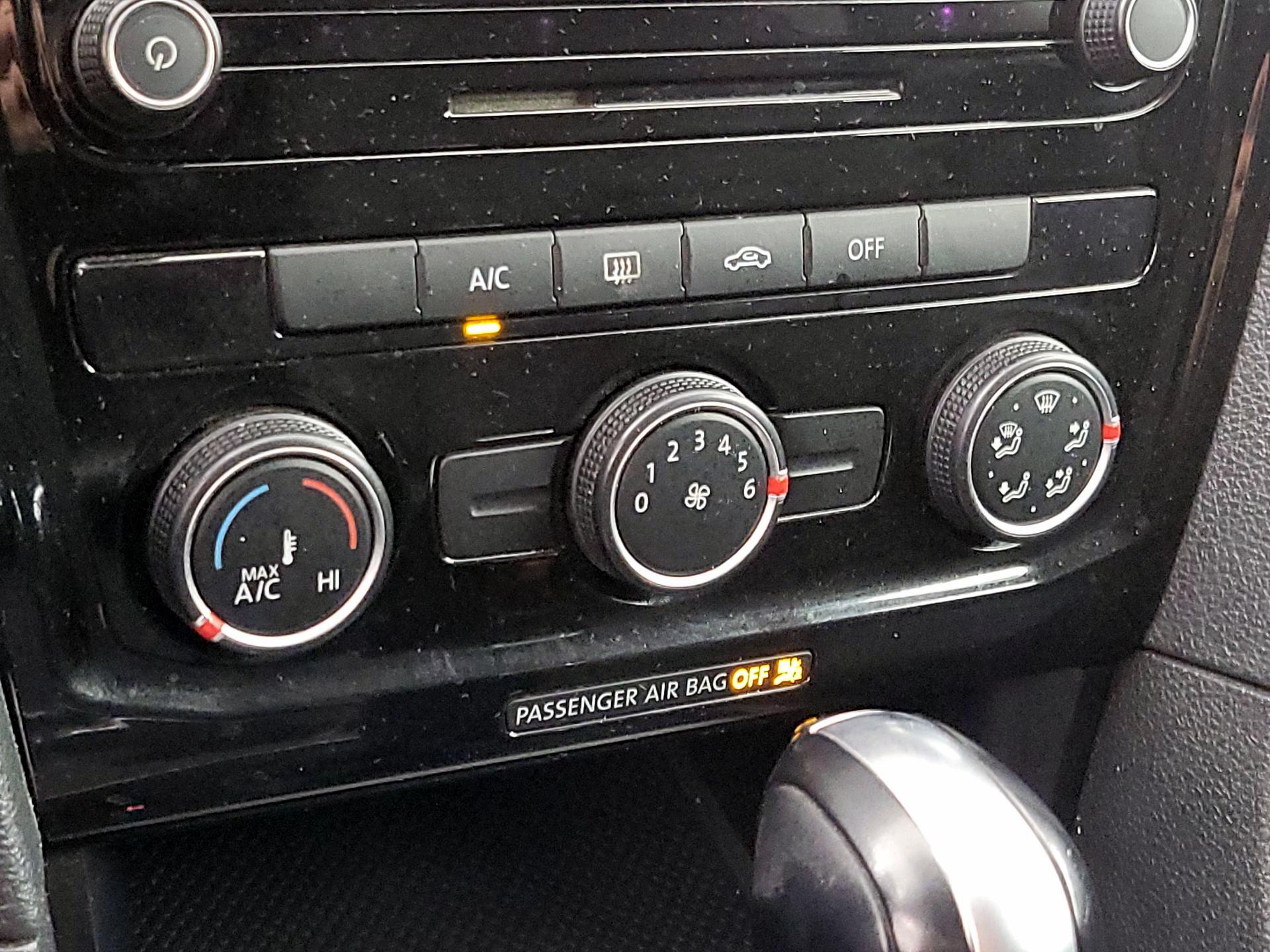 Thumbnail: 2020 Volkswagen Passat - 16