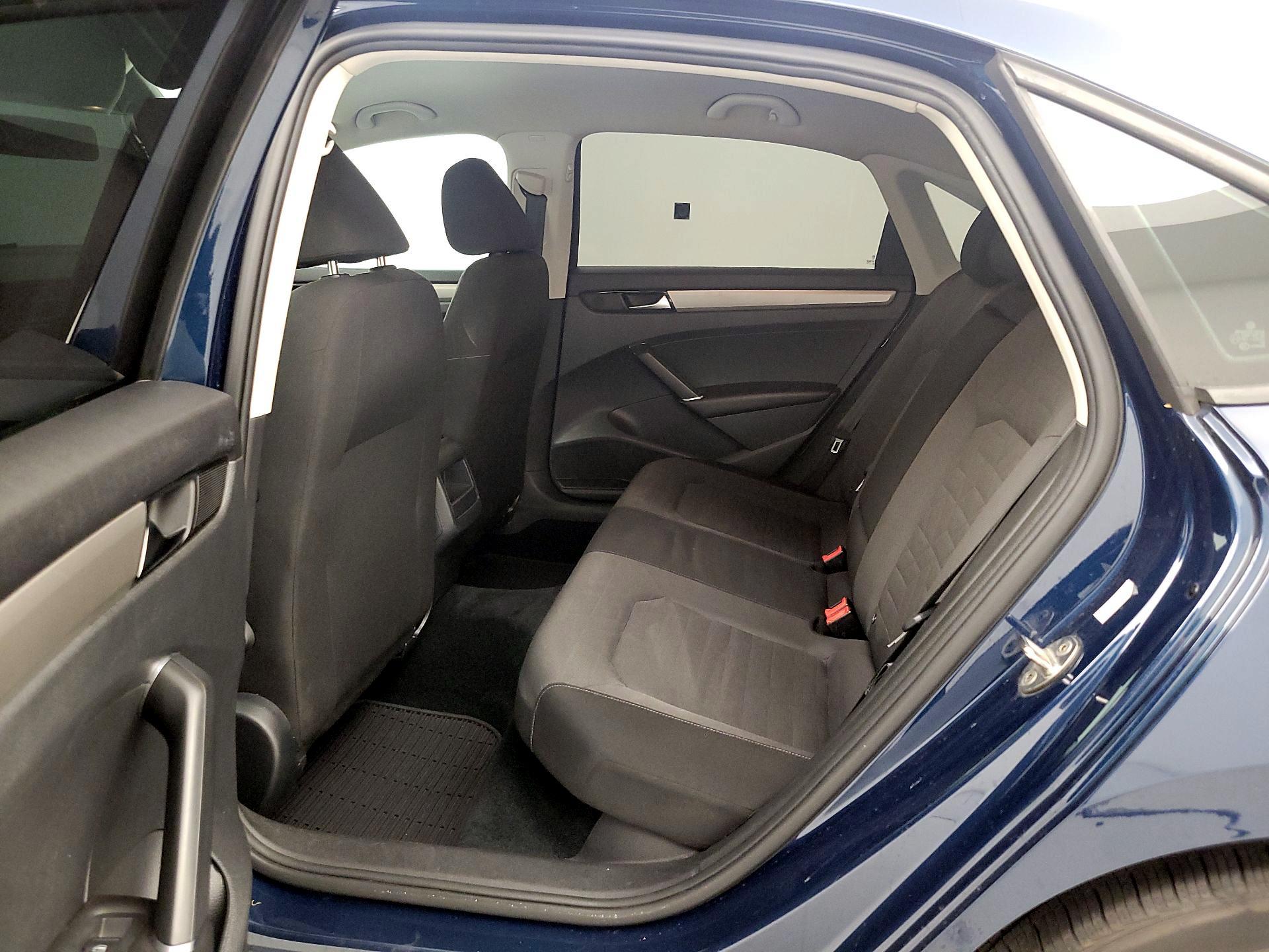 Thumbnail: 2020 Volkswagen Passat - 19