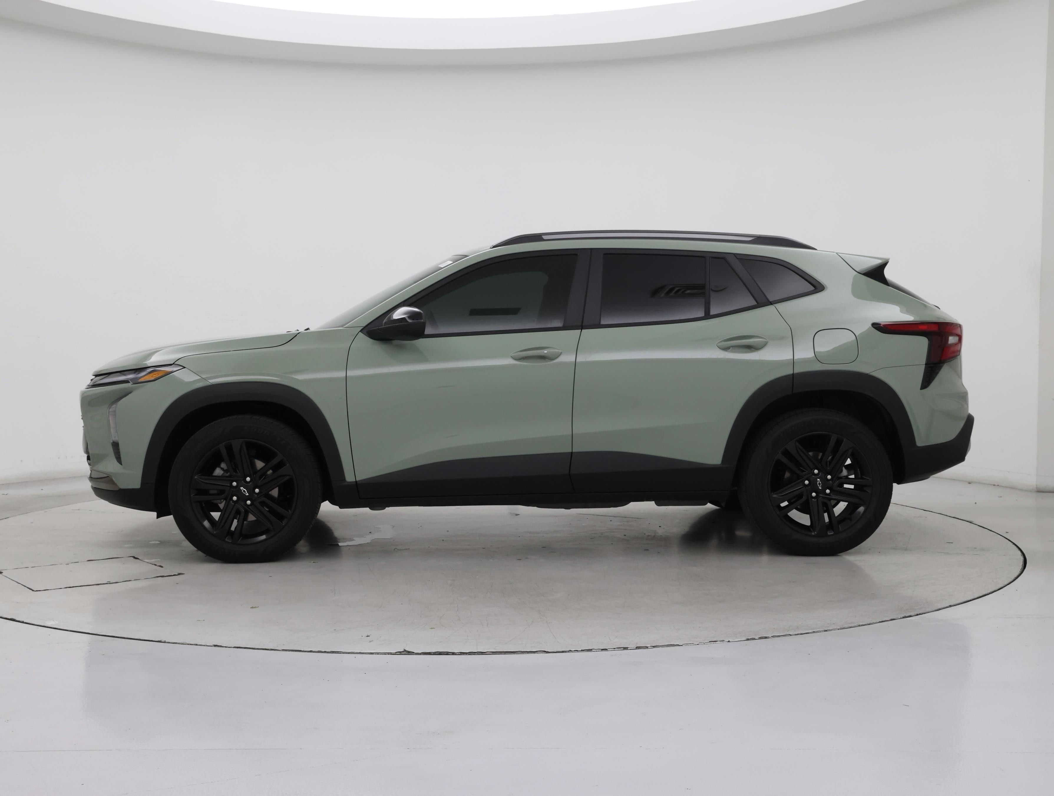 Thumbnail: 2024 Chevrolet Trax - 3