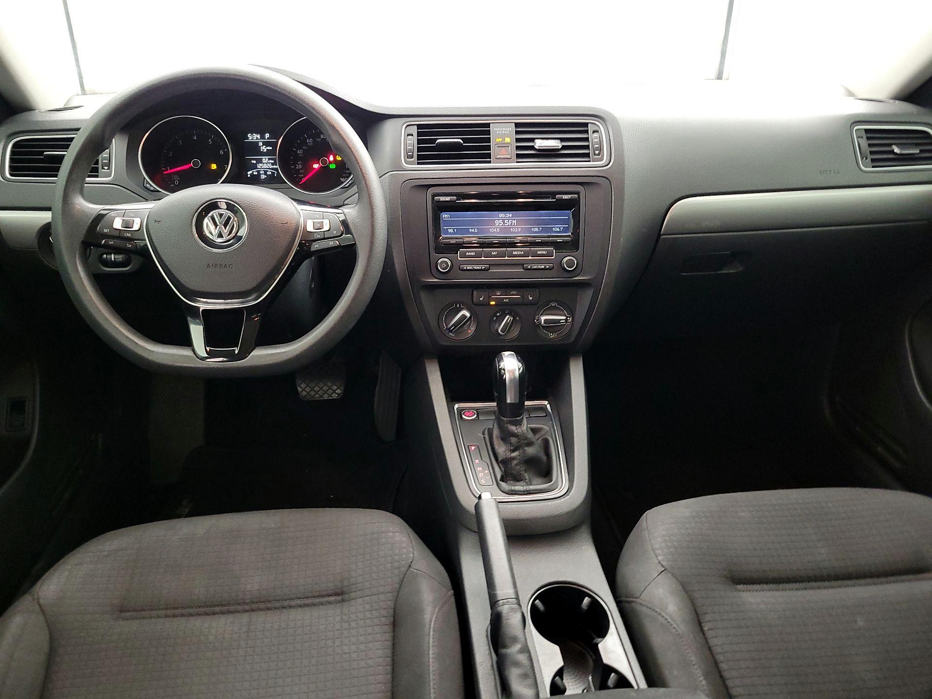 Thumbnail: 2015 Volkswagen Jetta - 9