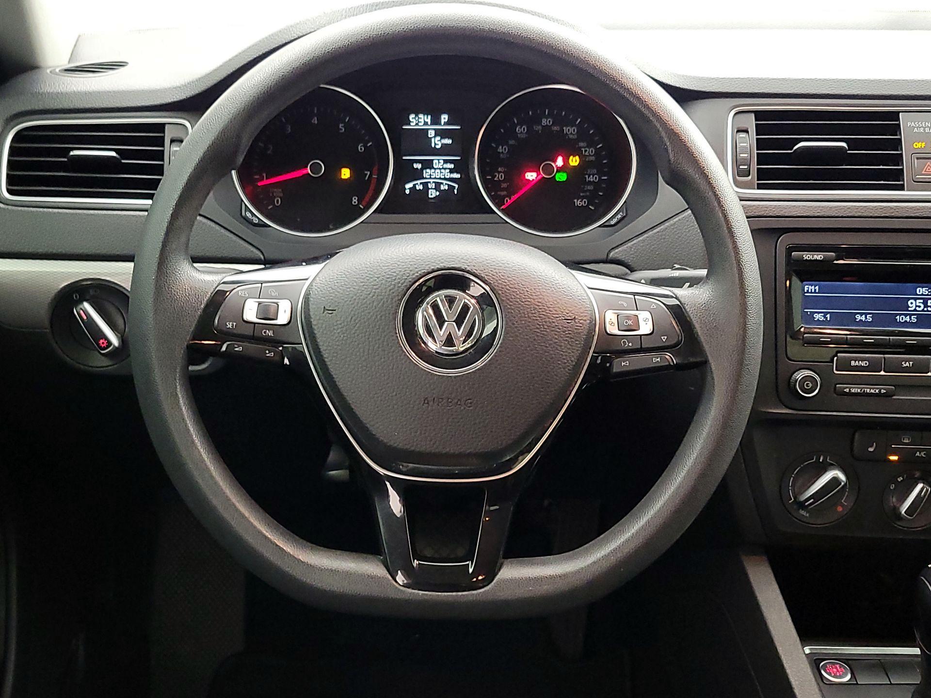 Thumbnail: 2015 Volkswagen Jetta - 10