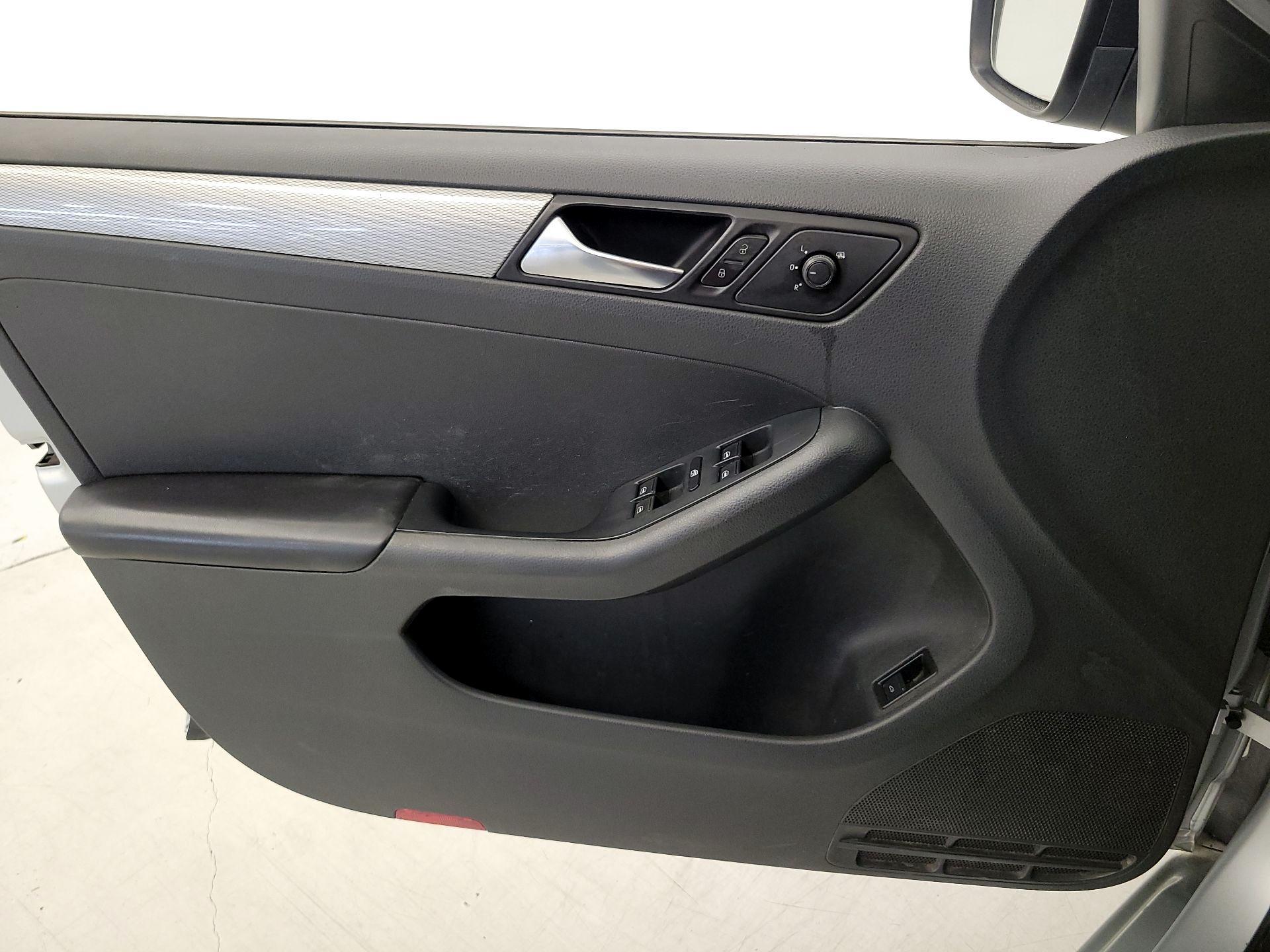 Thumbnail: 2015 Volkswagen Jetta - 12