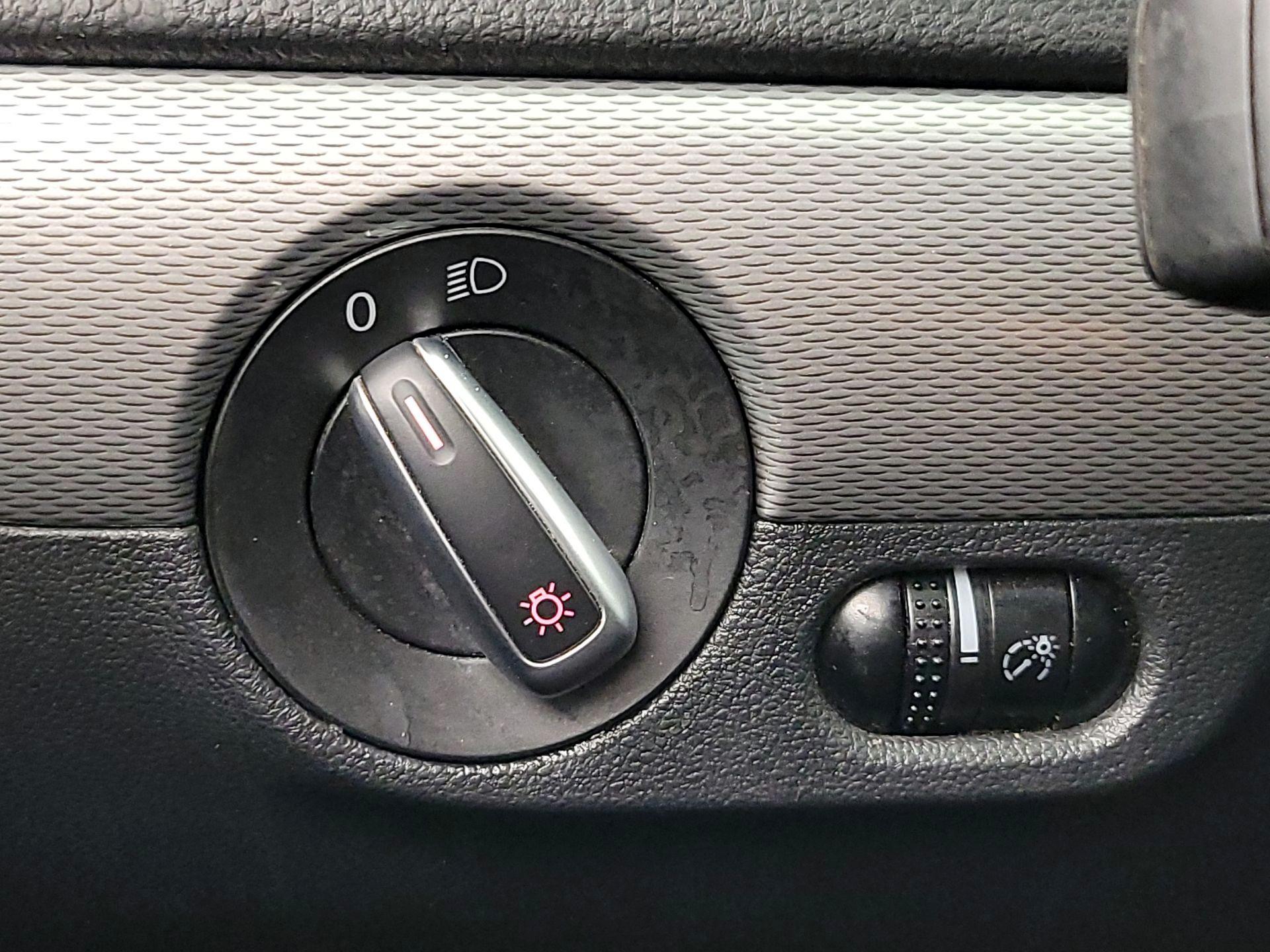 Thumbnail: 2015 Volkswagen Jetta - 13