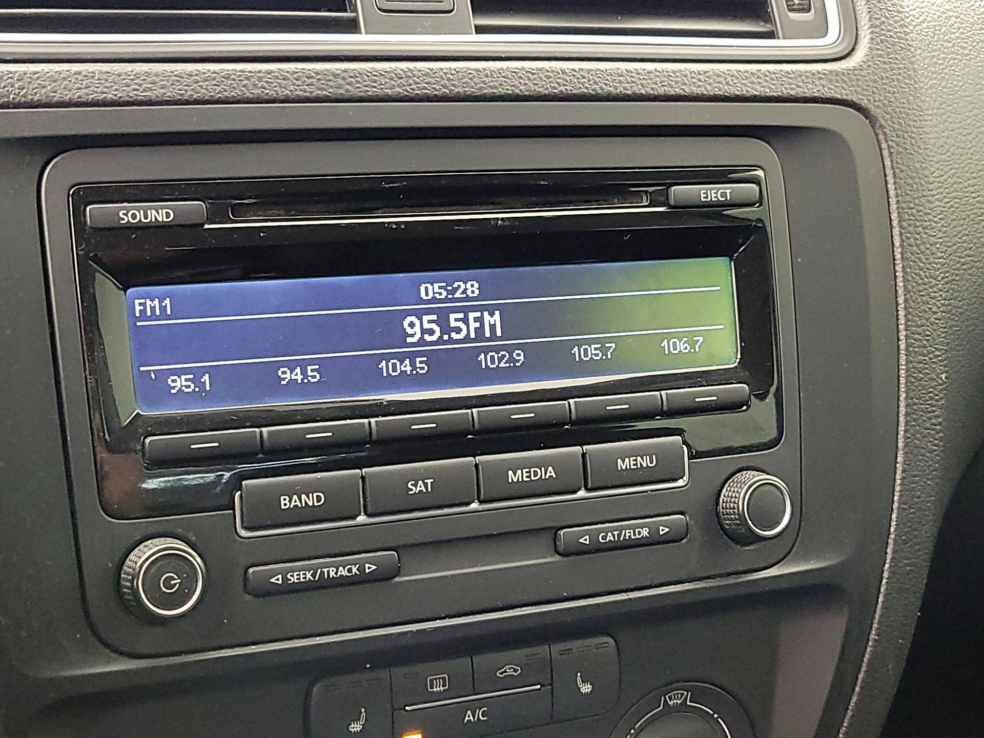 Thumbnail: 2015 Volkswagen Jetta - 14