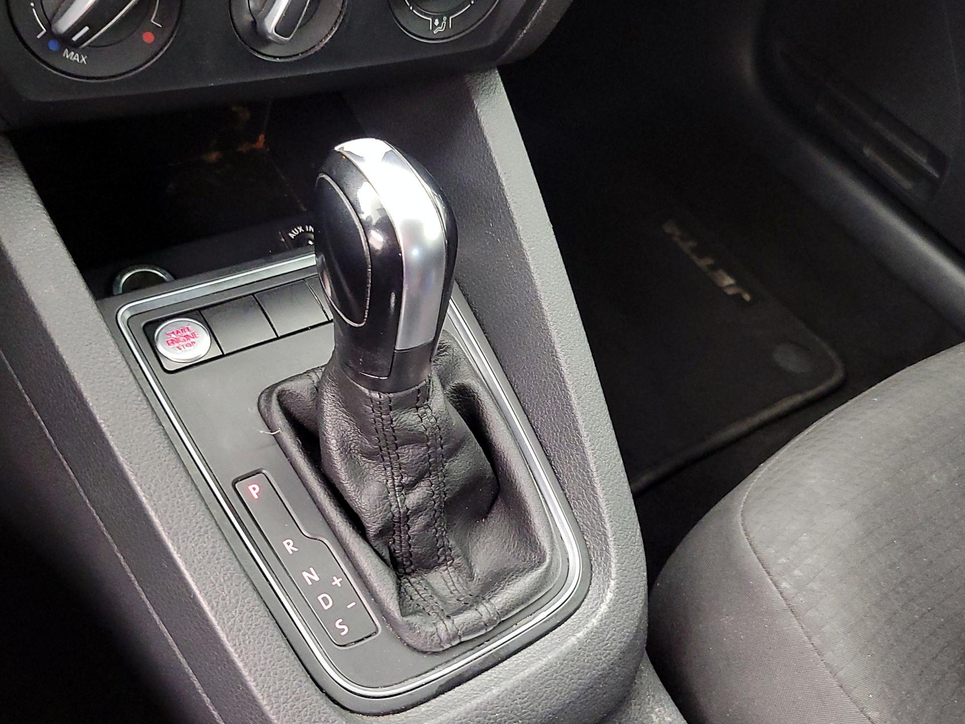 Thumbnail: 2015 Volkswagen Jetta - 16