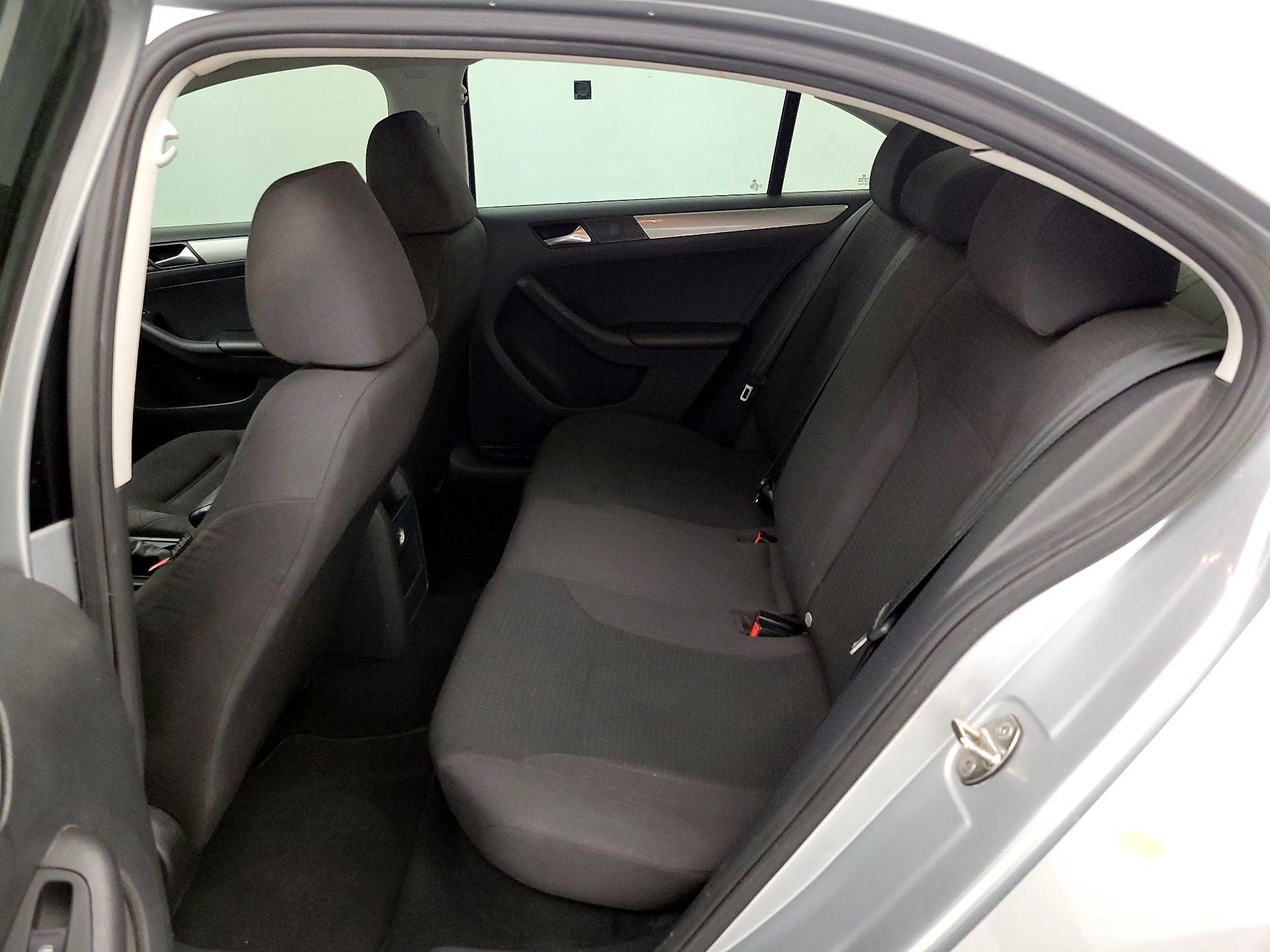 Thumbnail: 2015 Volkswagen Jetta - 18