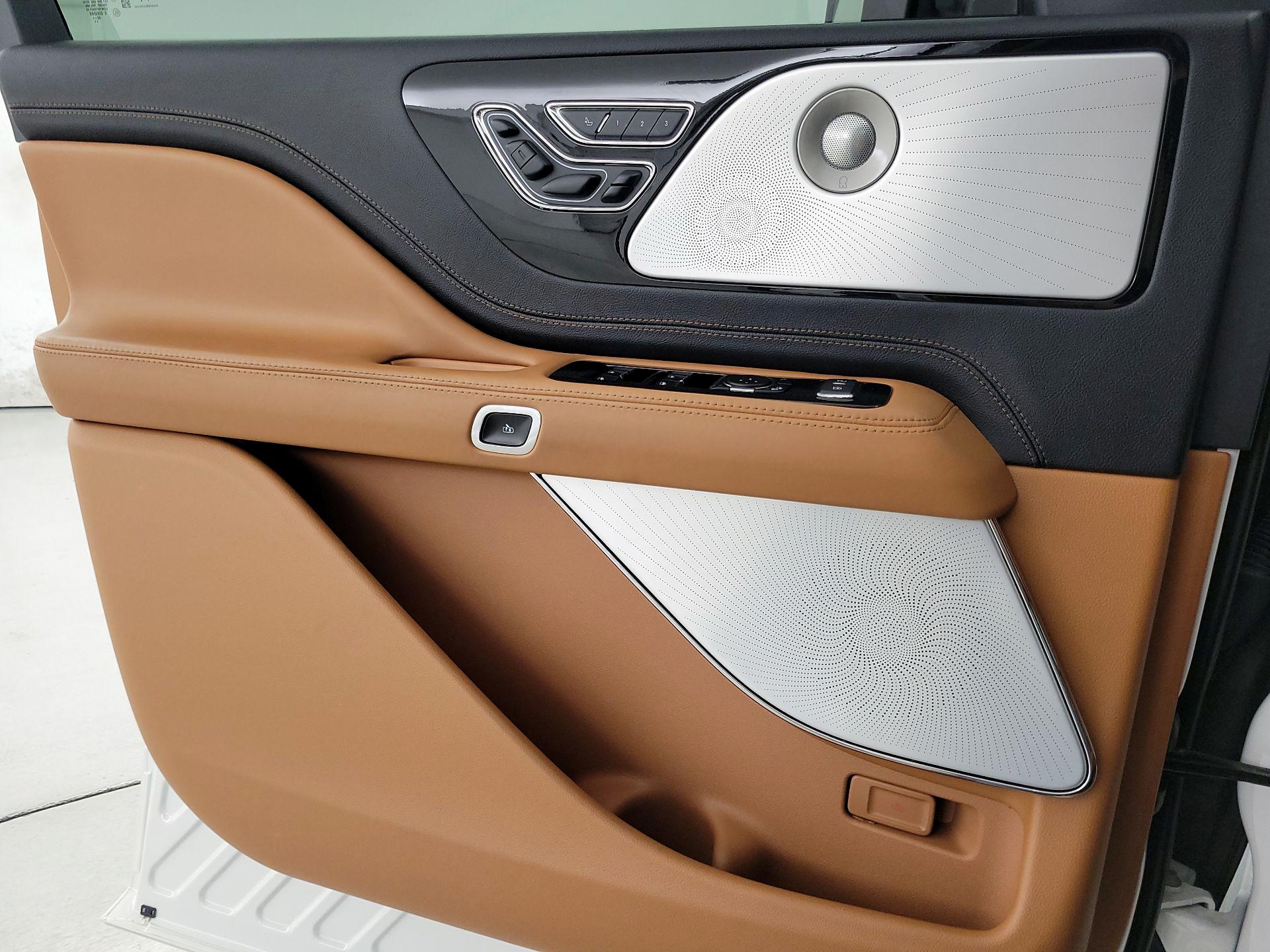 Thumbnail: 2023 Lincoln Aviator - 12