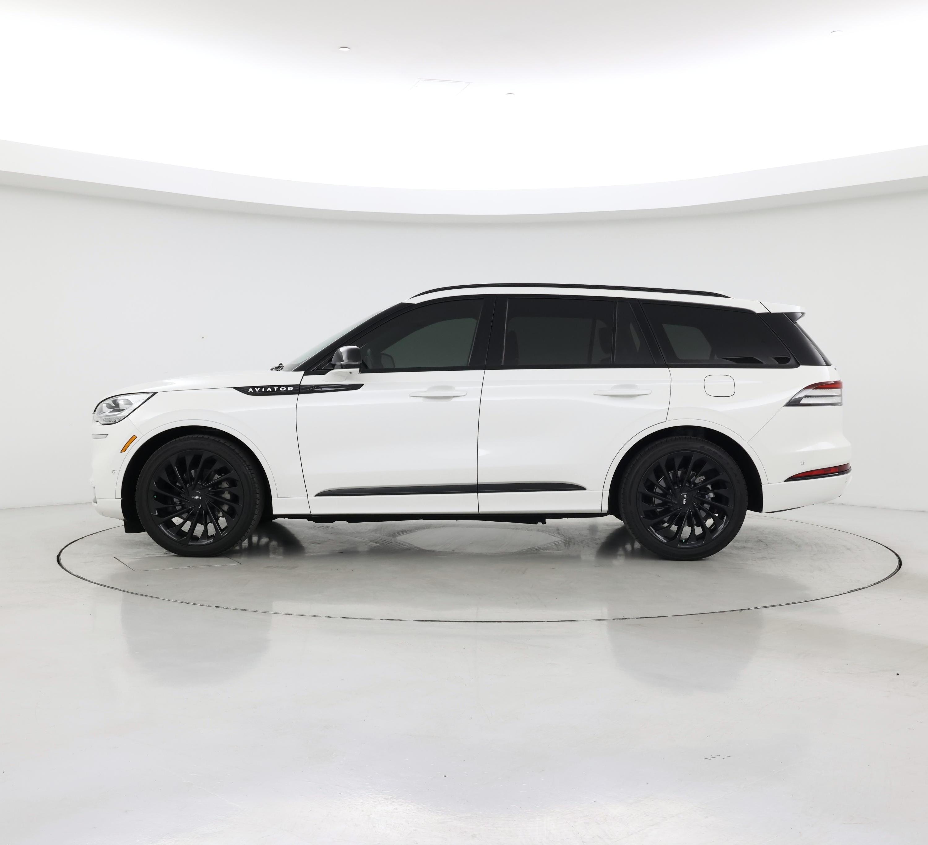 Thumbnail: 2023 Lincoln Aviator - 3