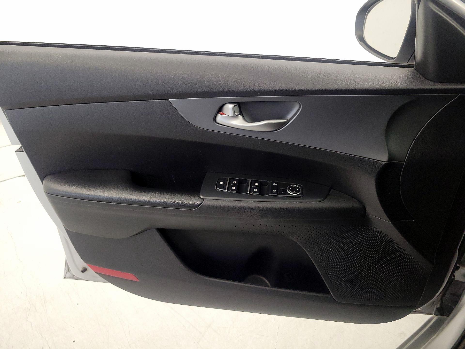 Thumbnail: 2019 Kia Forte - 12