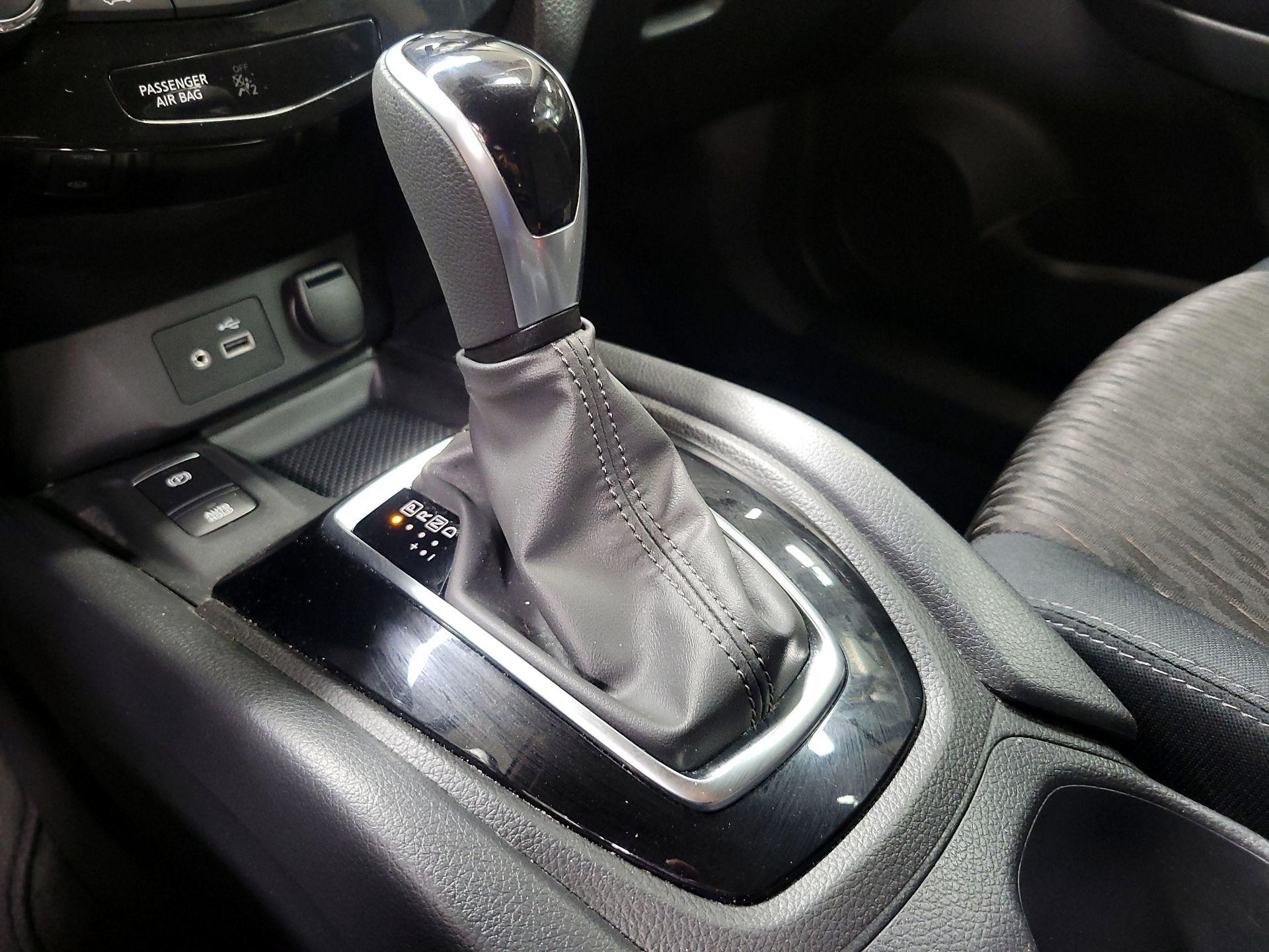 Thumbnail: 2019 Nissan Rogue - 17