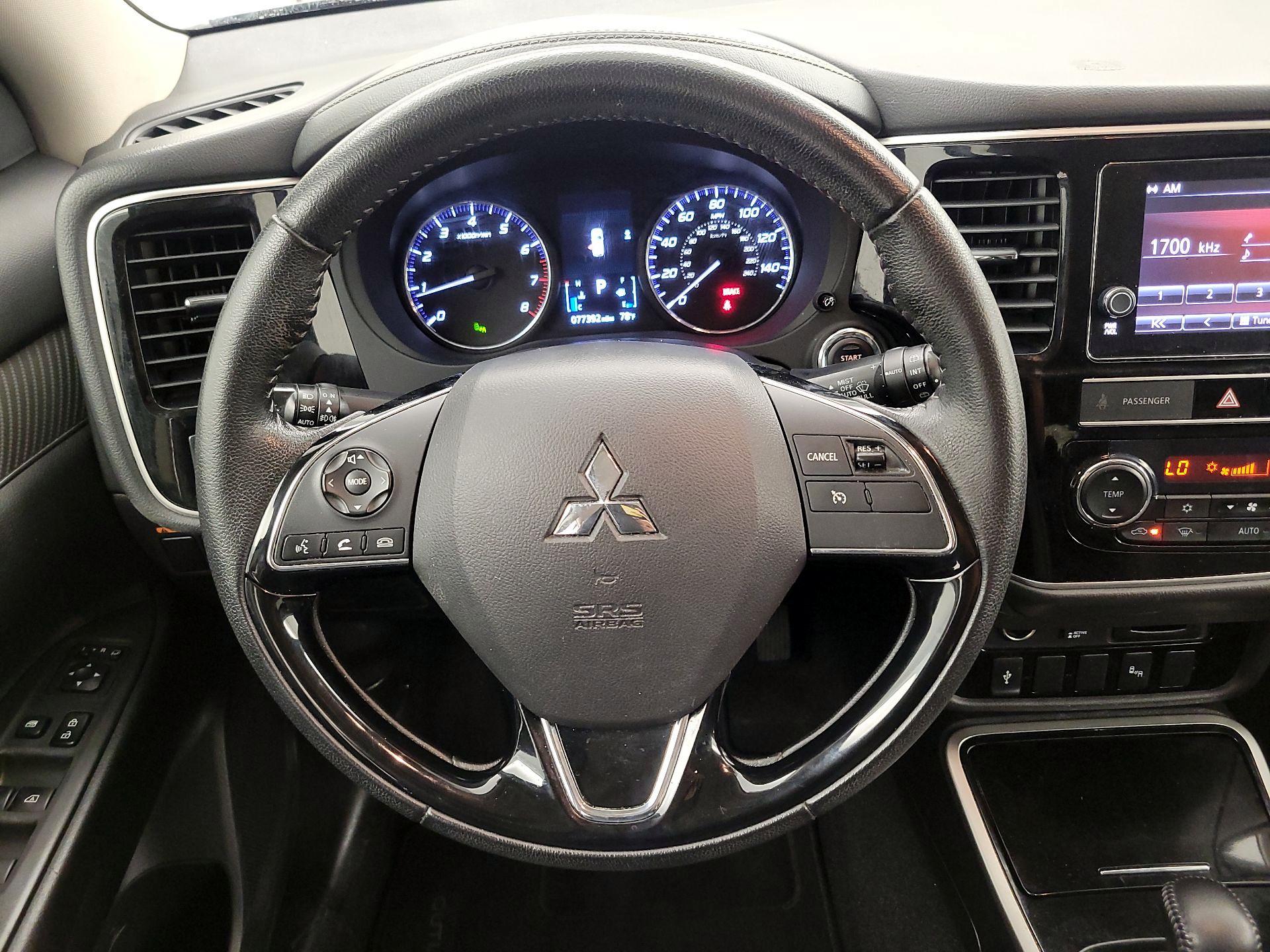 Thumbnail: 2019 Mitsubishi Outlander - 10