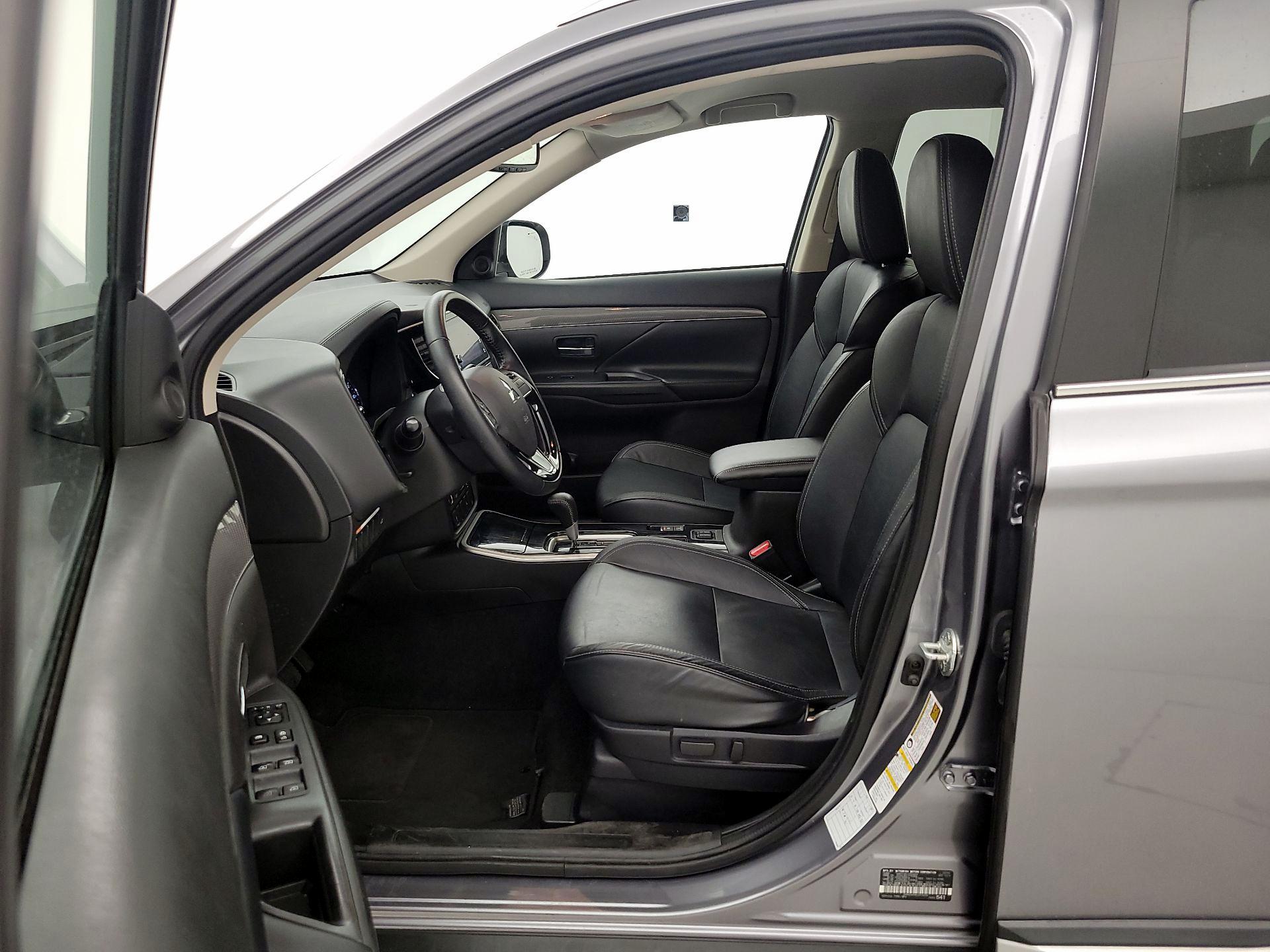 Thumbnail: 2019 Mitsubishi Outlander - 11