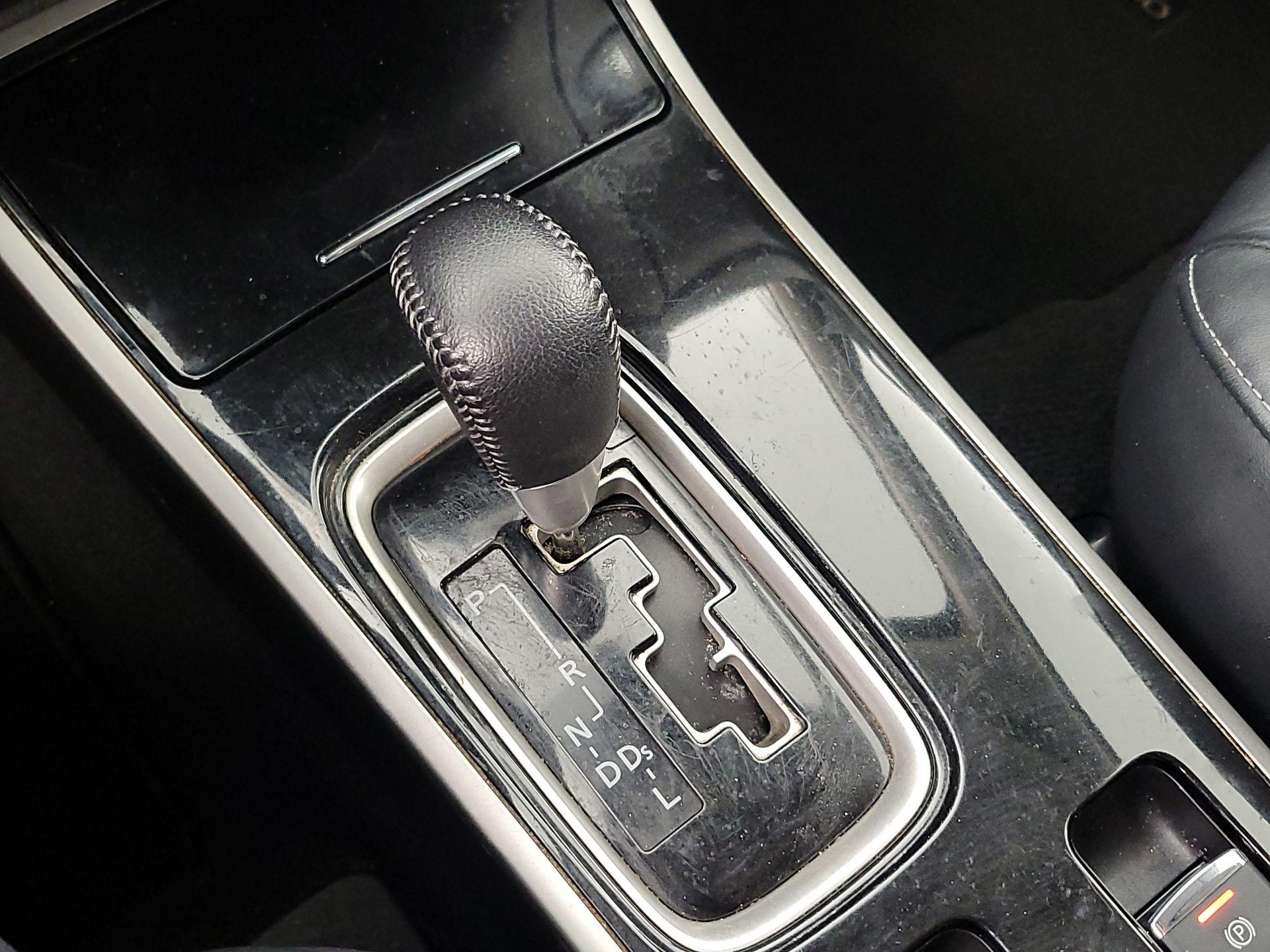 Thumbnail: 2019 Mitsubishi Outlander - 17