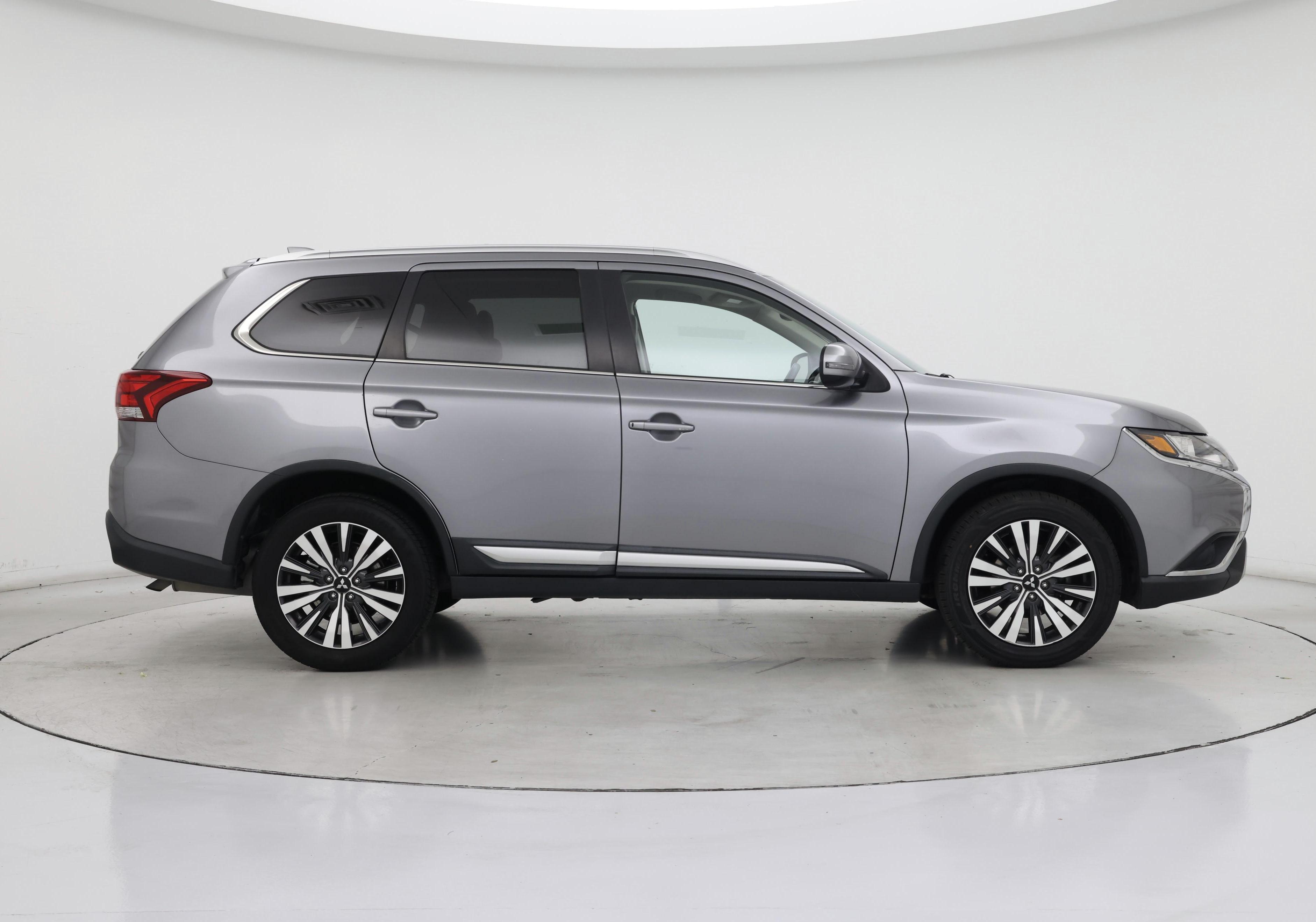 Thumbnail: 2019 Mitsubishi Outlander - 7