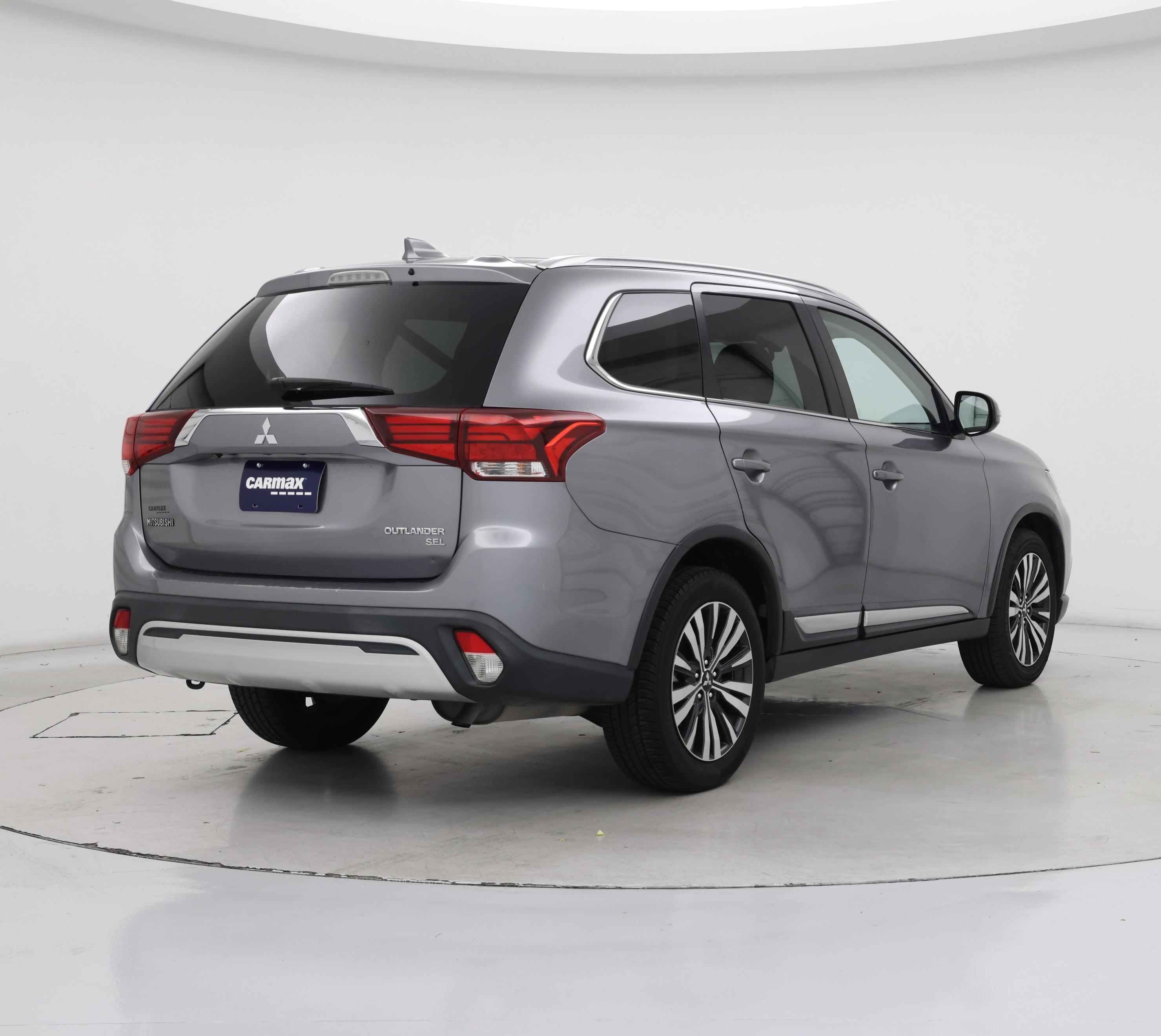 Thumbnail: 2019 Mitsubishi Outlander - 8