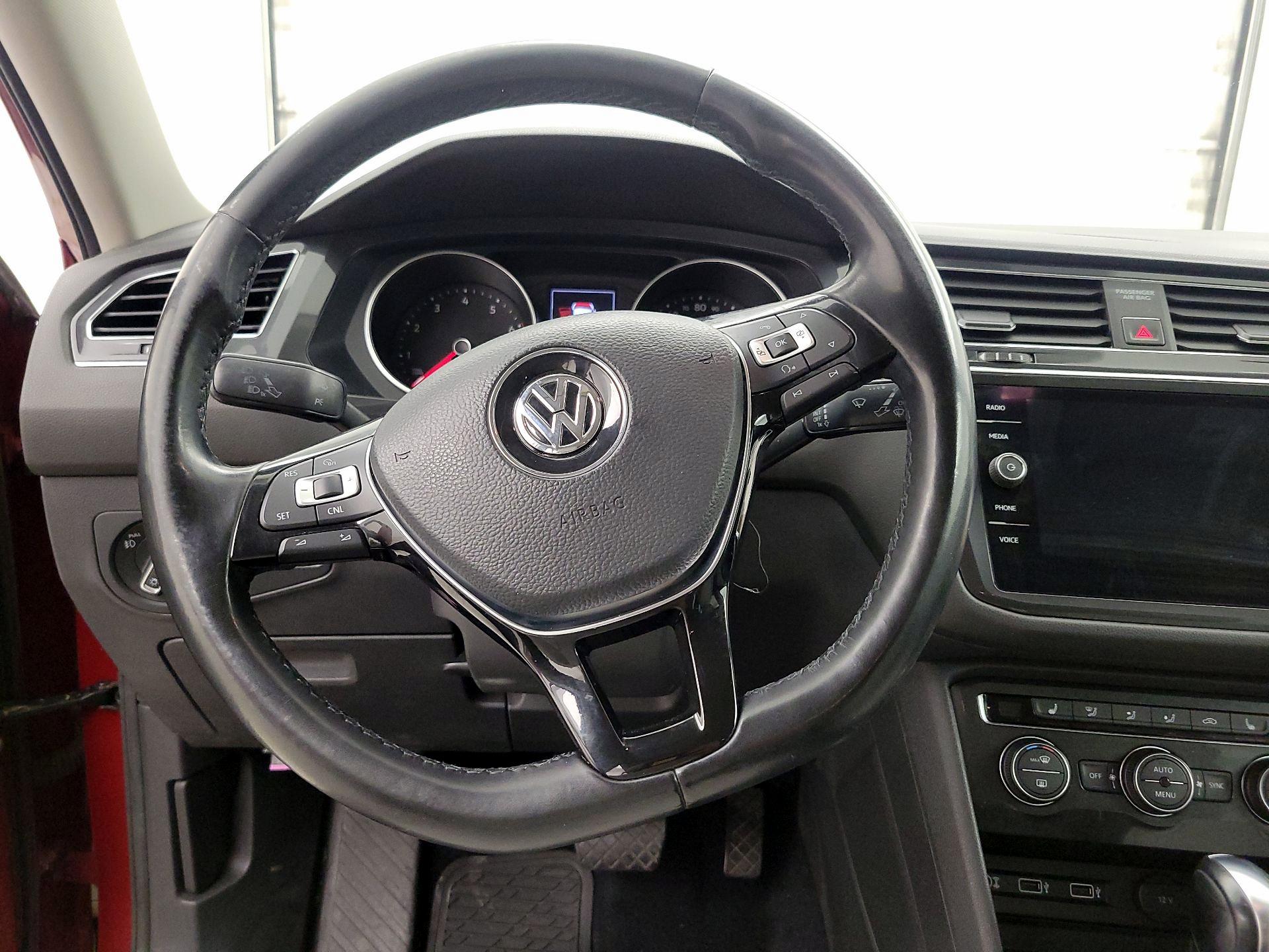 Thumbnail: 2018 Volkswagen Tiguan - 10