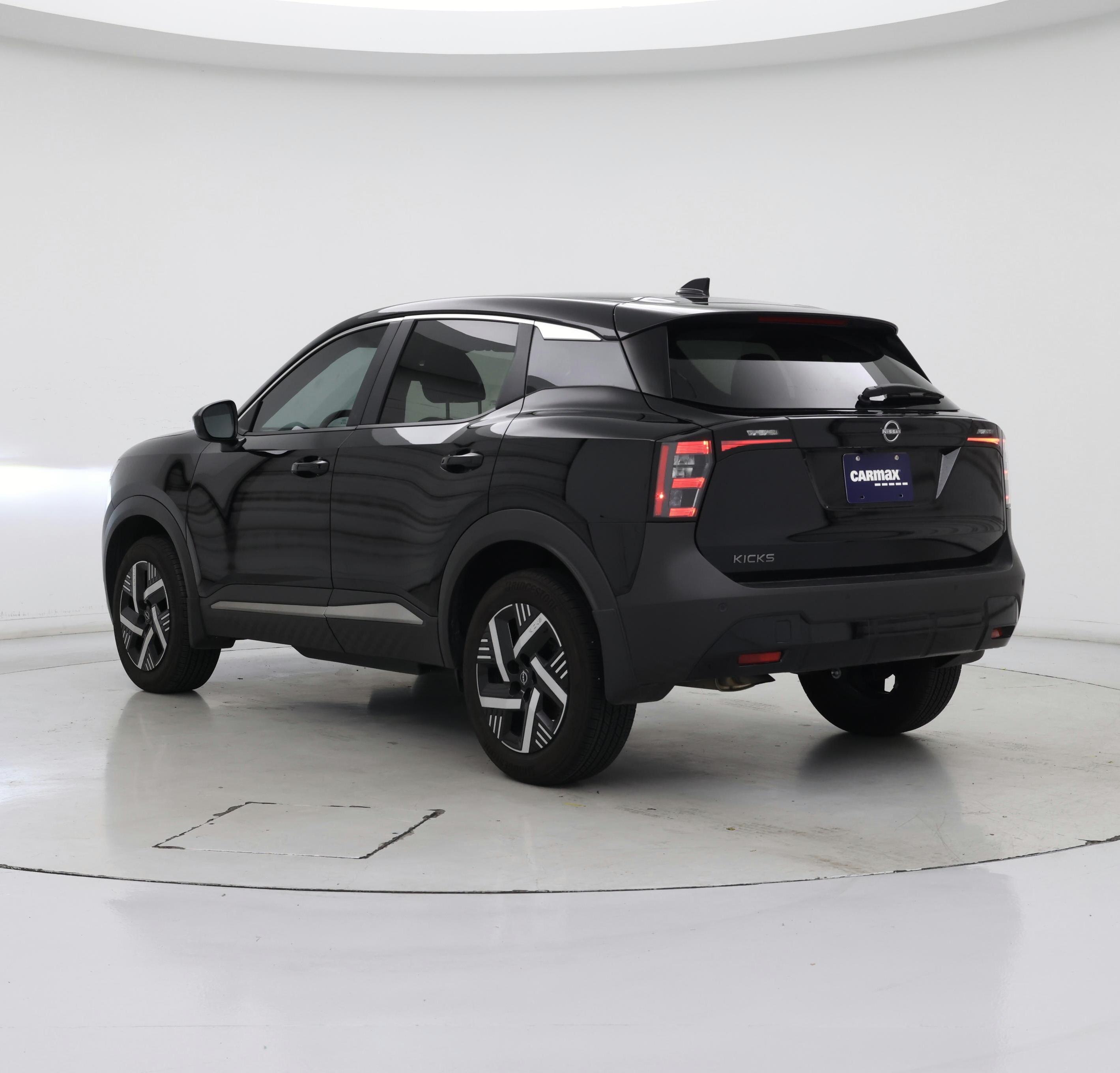 Thumbnail: 2025 Nissan Kicks - 2