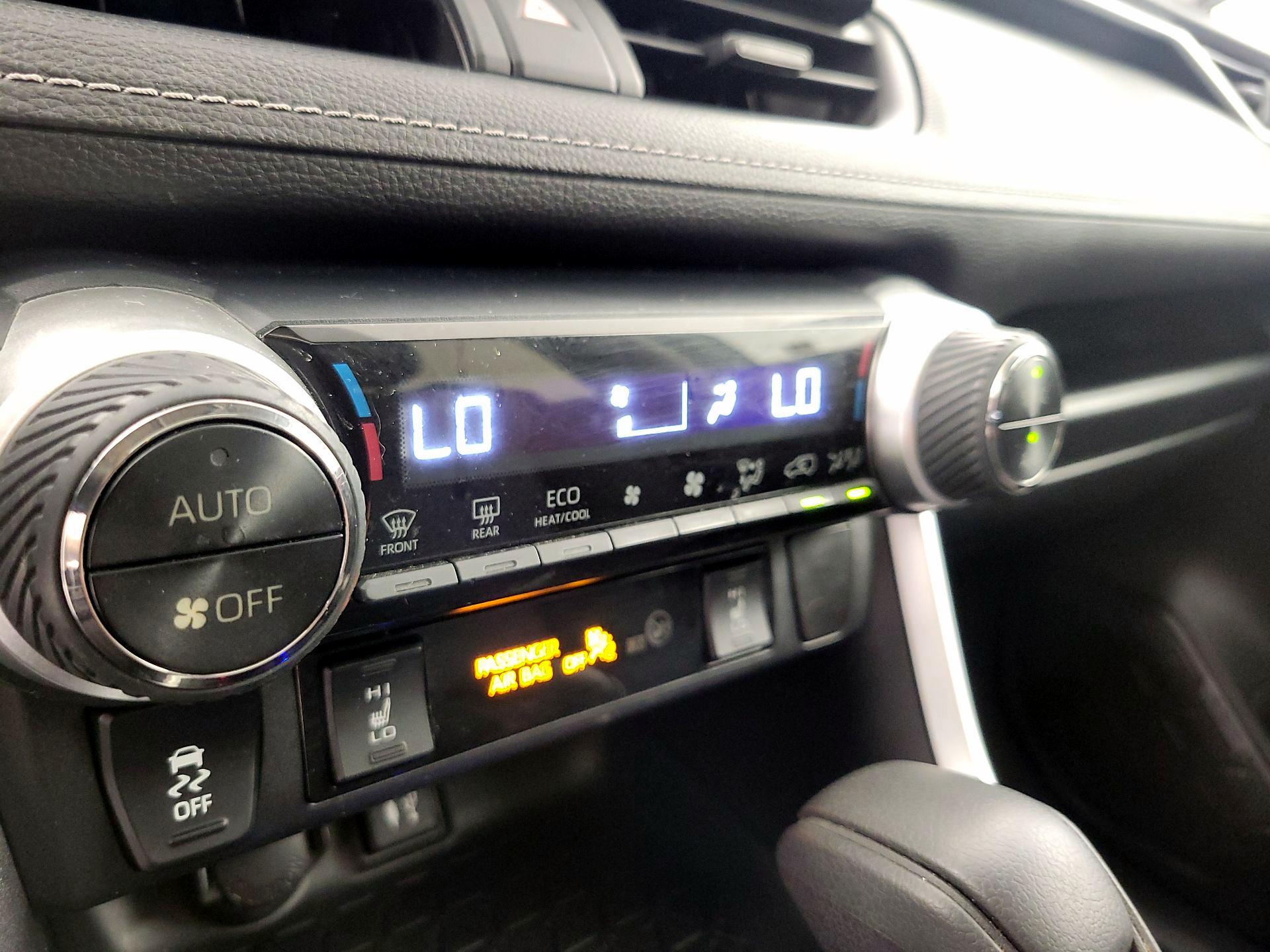 Thumbnail: 2019 Toyota RAV4 - 16