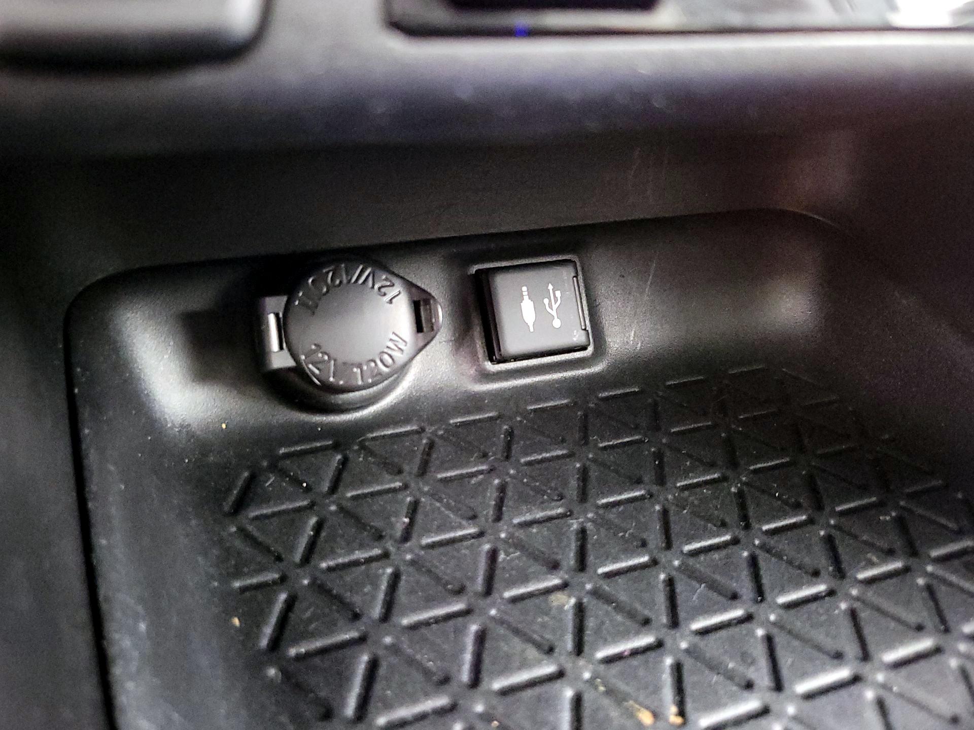 Thumbnail: 2019 Toyota RAV4 - 18