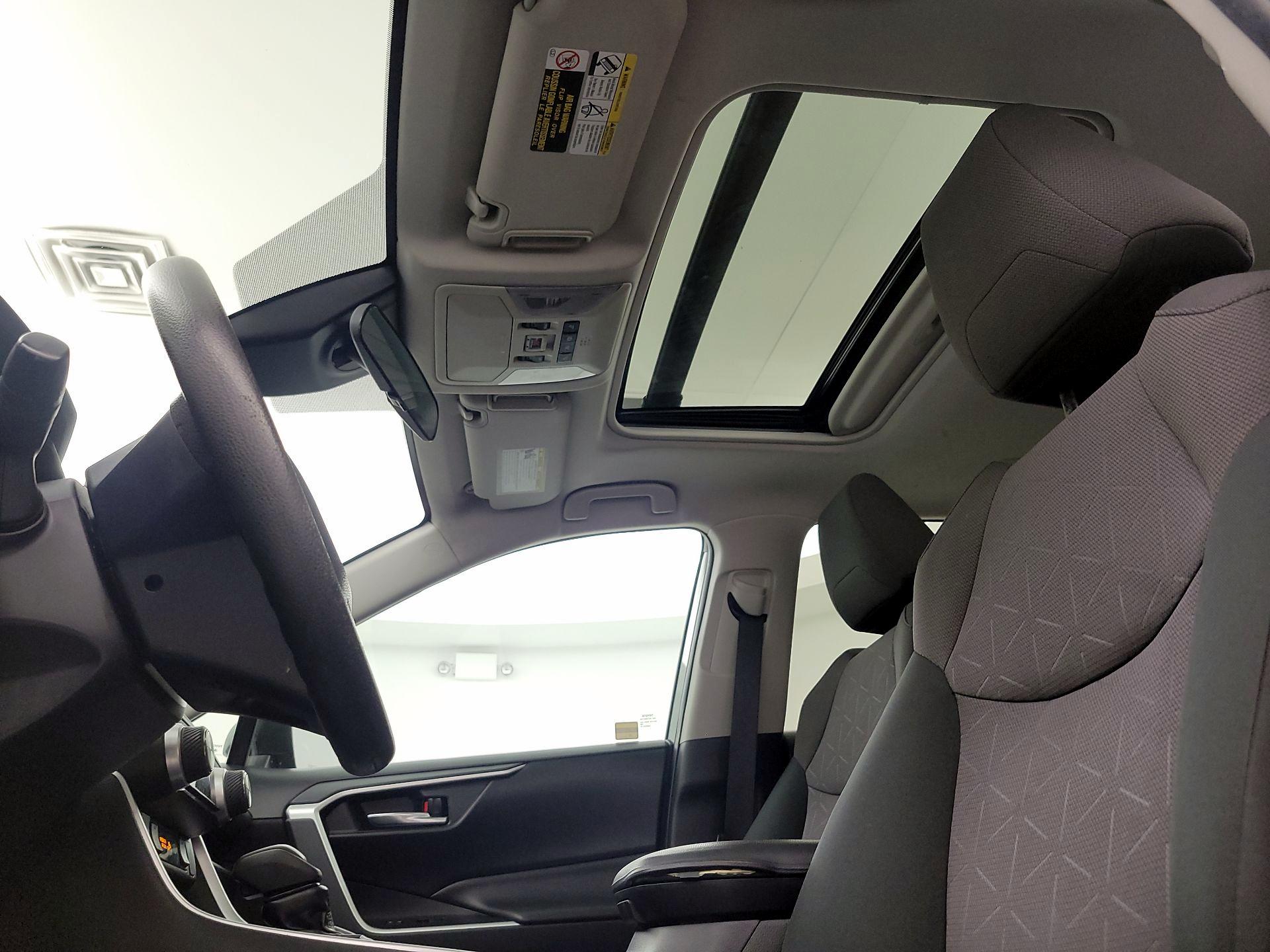 Thumbnail: 2019 Toyota RAV4 - 19
