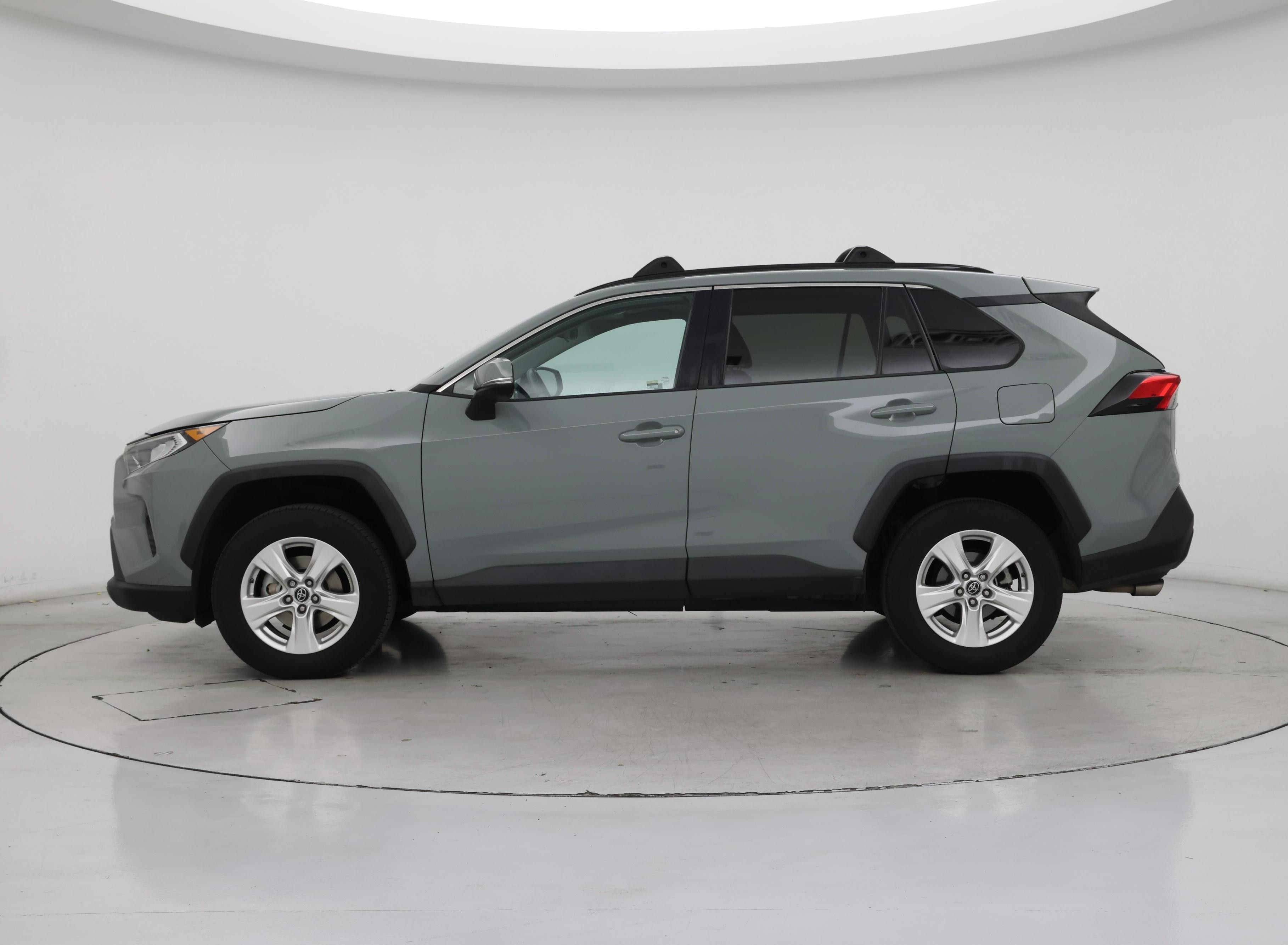 Thumbnail: 2019 Toyota RAV4 - 3