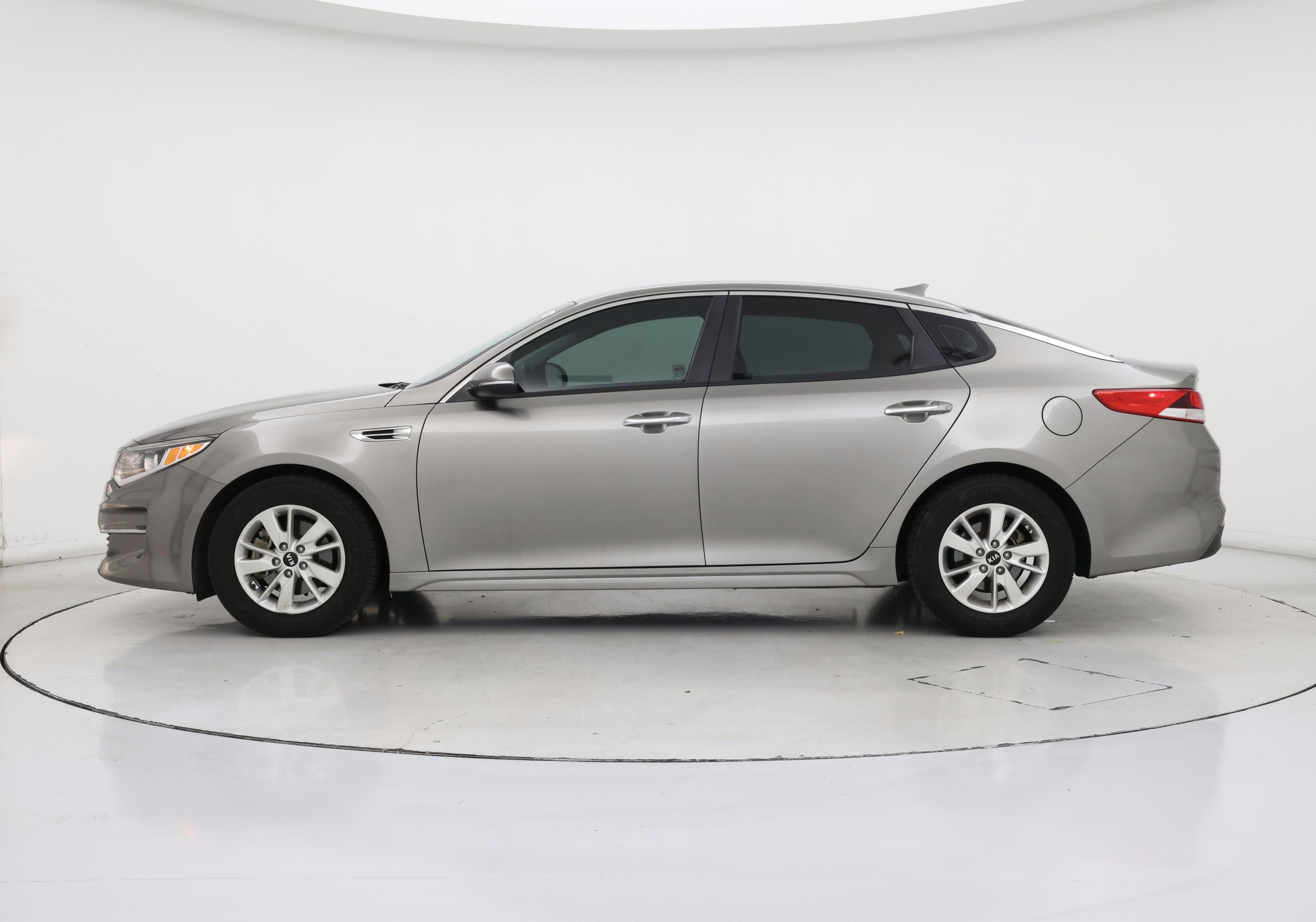 Thumbnail: 2016 Kia Optima - 3
