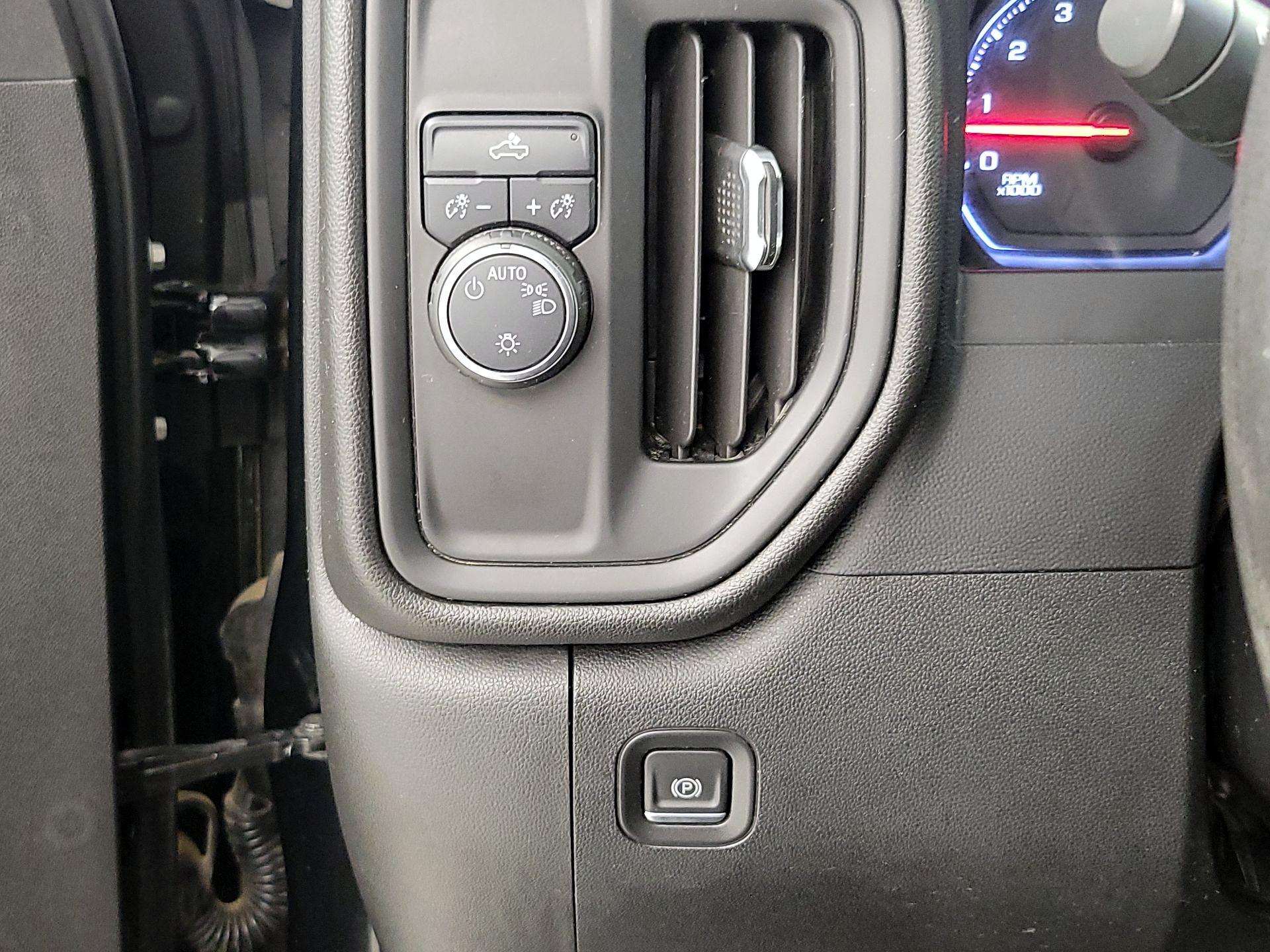 Thumbnail: 2020 Chevrolet Silverado 1500 - 13