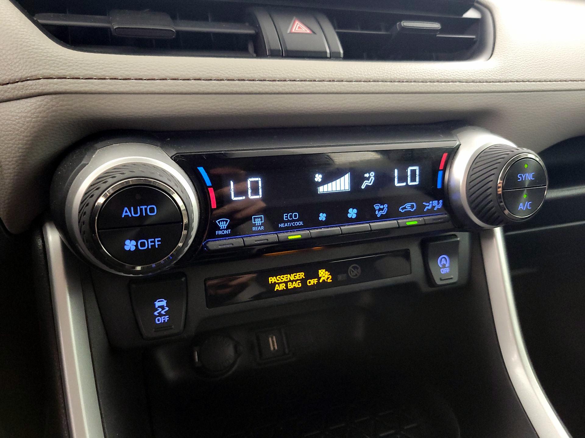 Thumbnail: 2020 Toyota RAV4 - 16
