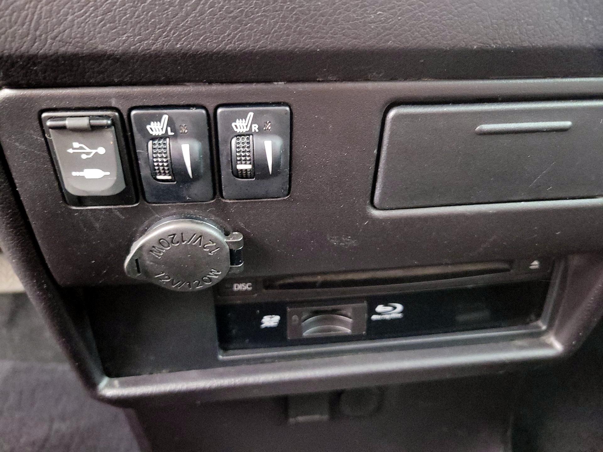 Thumbnail: 2016 Toyota Sienna - 18