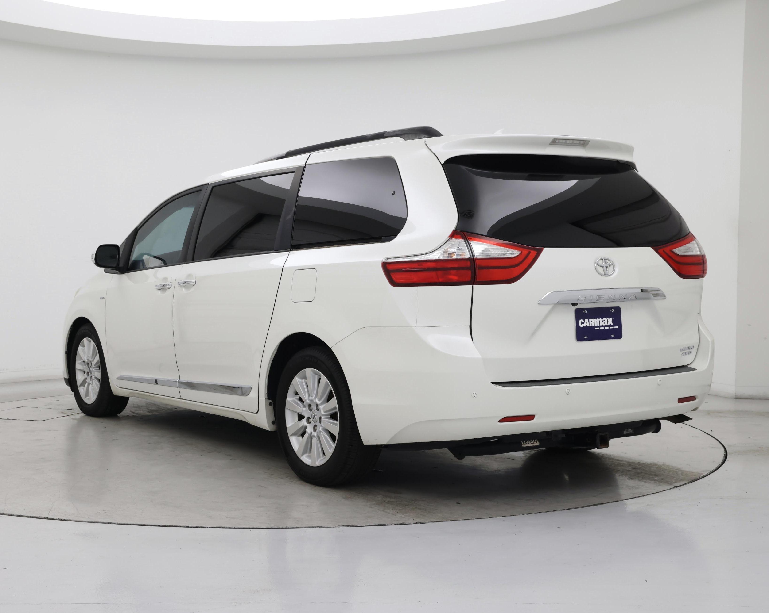 Thumbnail: 2016 Toyota Sienna - 2