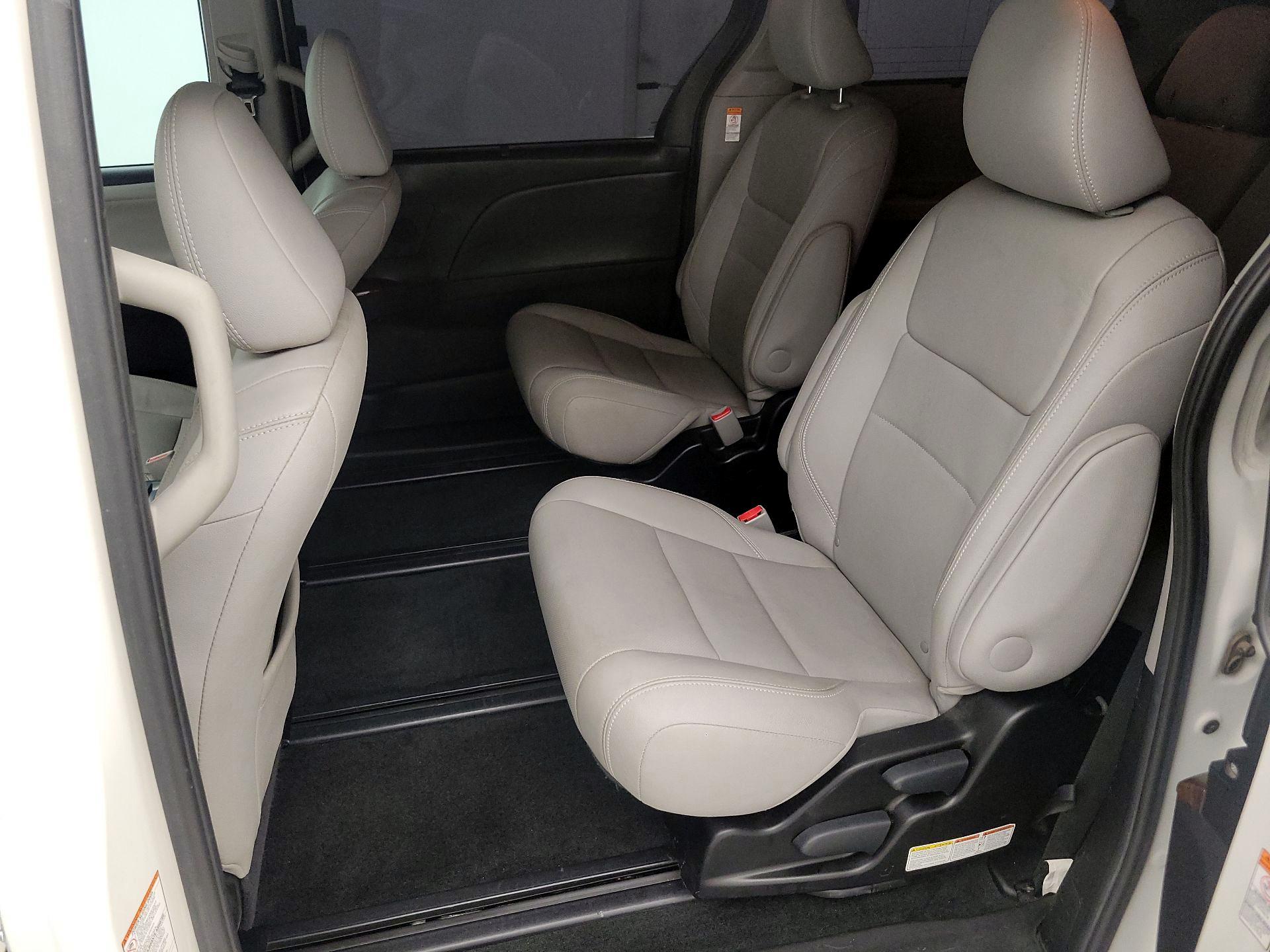 Thumbnail: 2016 Toyota Sienna - 20