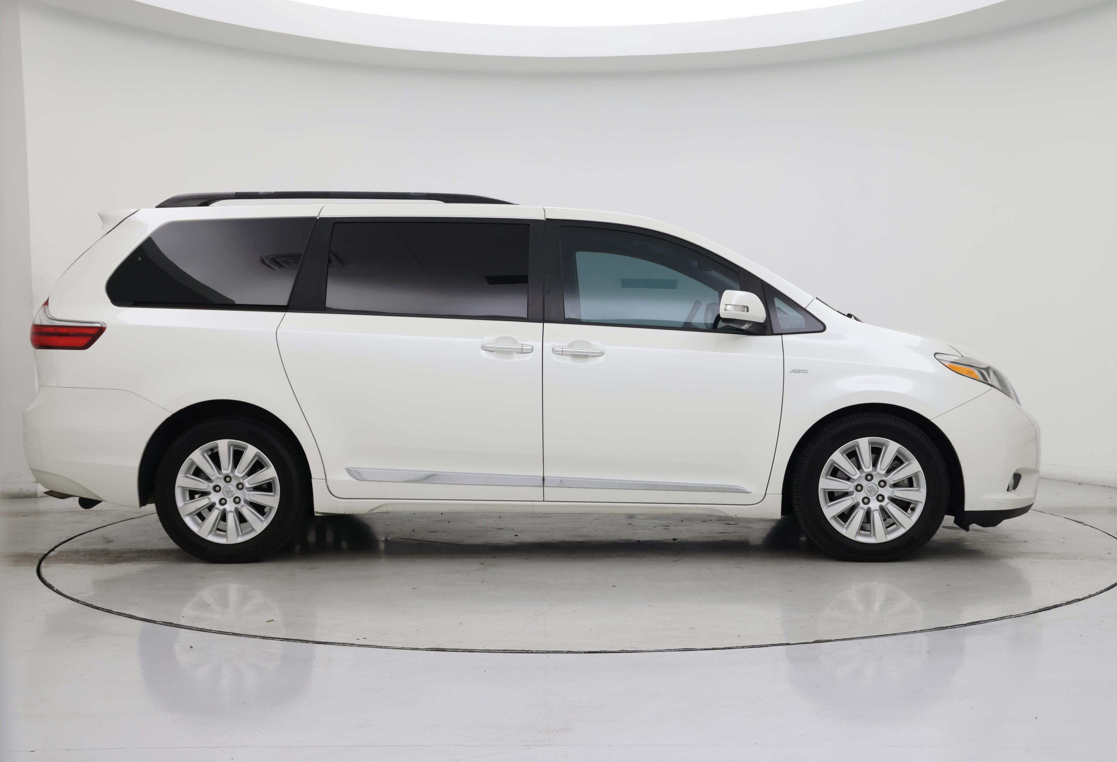 Thumbnail: 2016 Toyota Sienna - 7