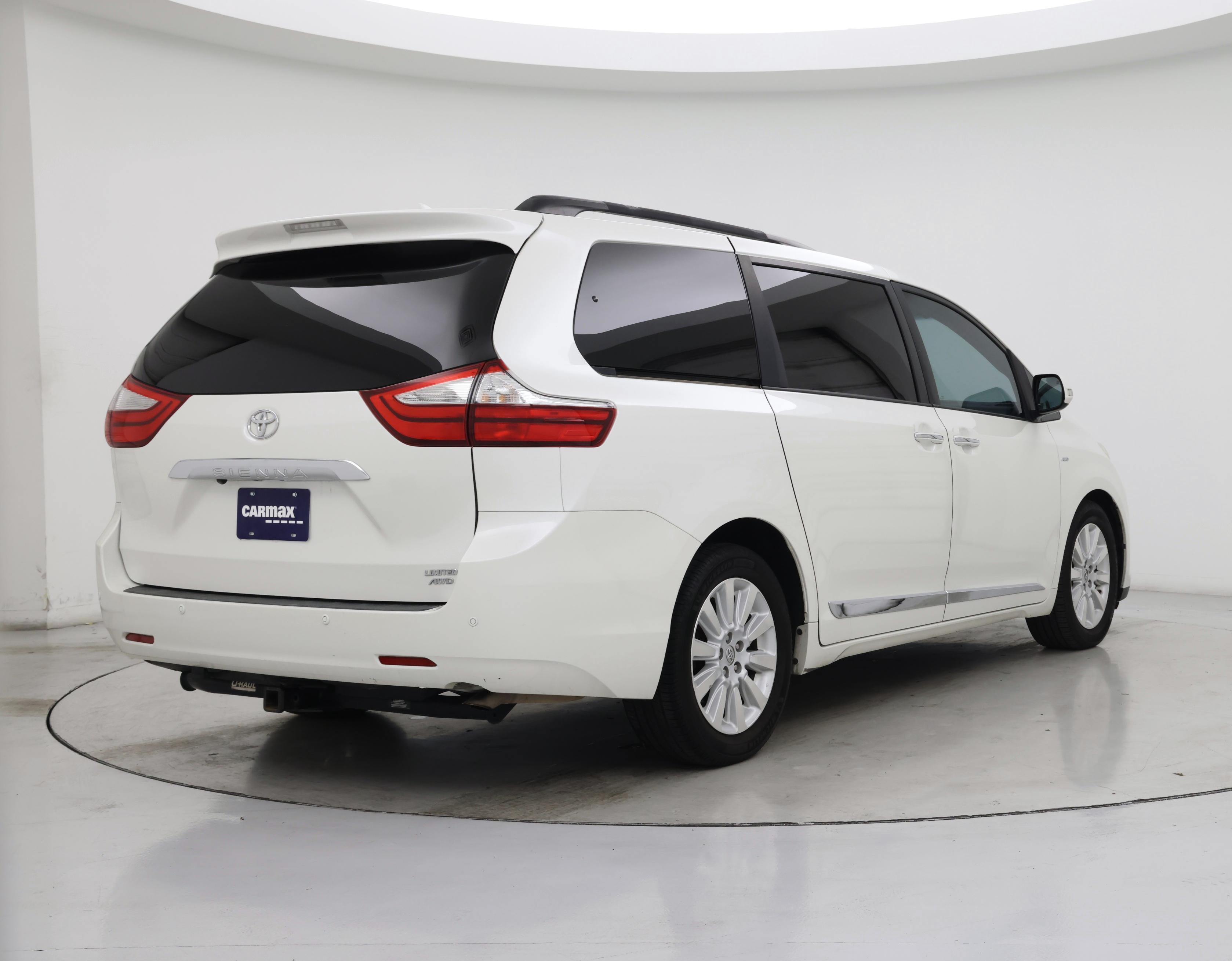Thumbnail: 2016 Toyota Sienna - 8