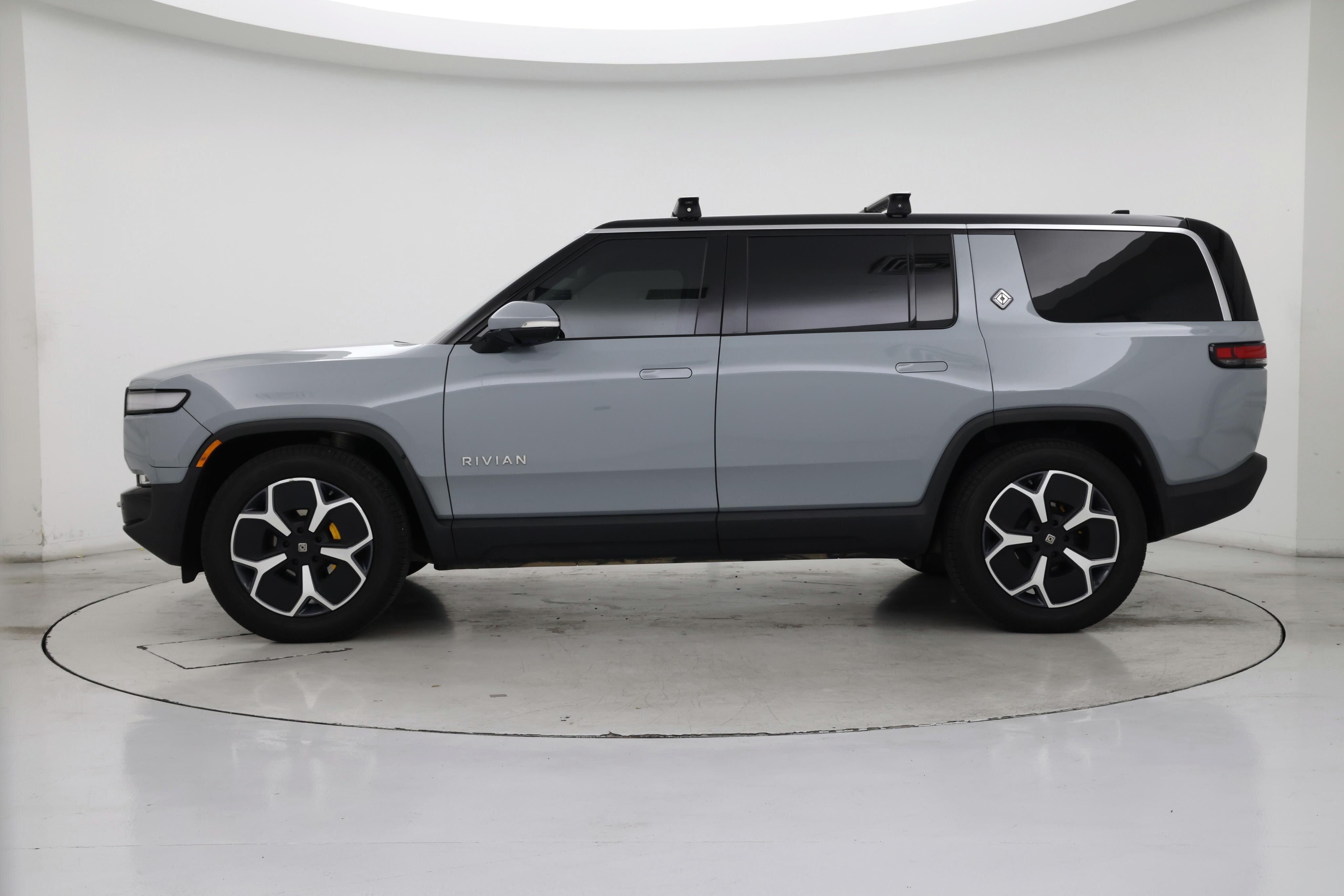 Thumbnail: 2023 Rivian R1S - 3