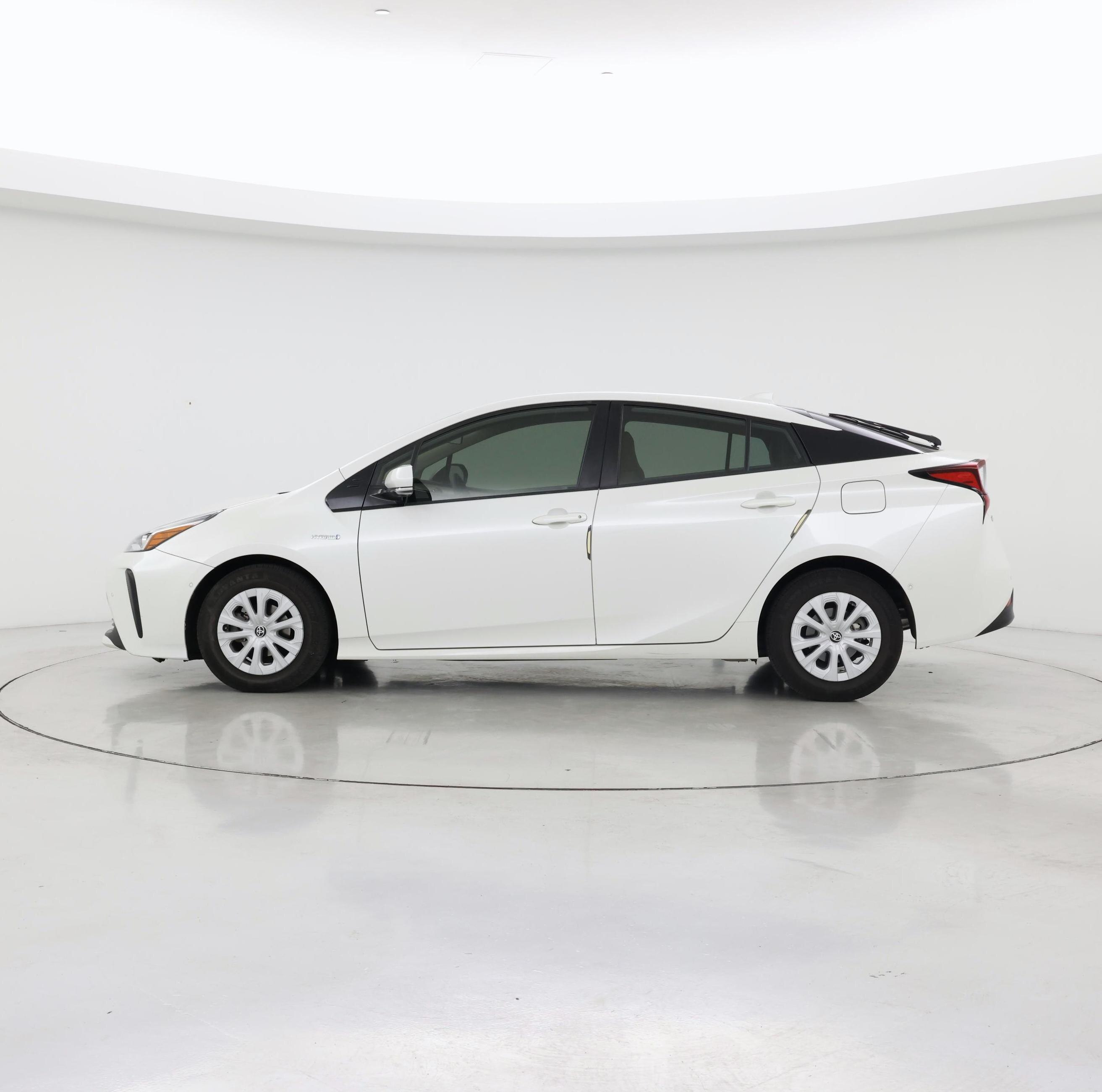 Thumbnail: 2019 Toyota Prius - 3