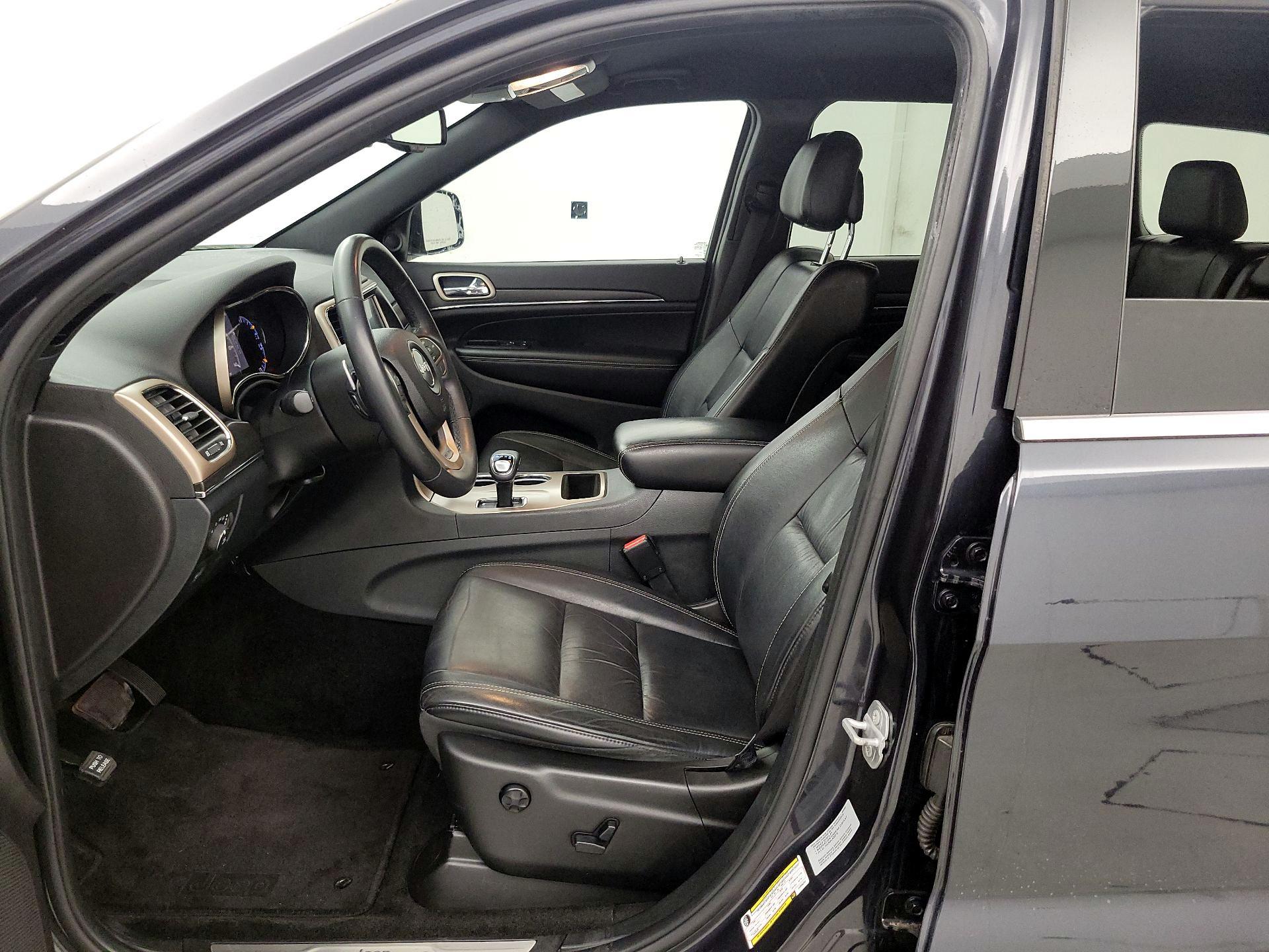 Thumbnail: 2015 Jeep Grand Cherokee - 11