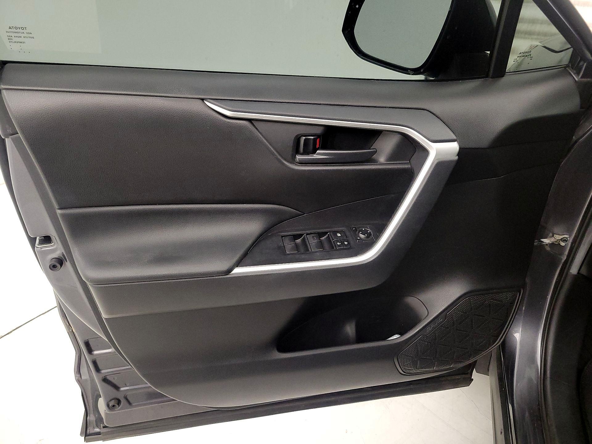 Thumbnail: 2021 Toyota RAV4 - 12