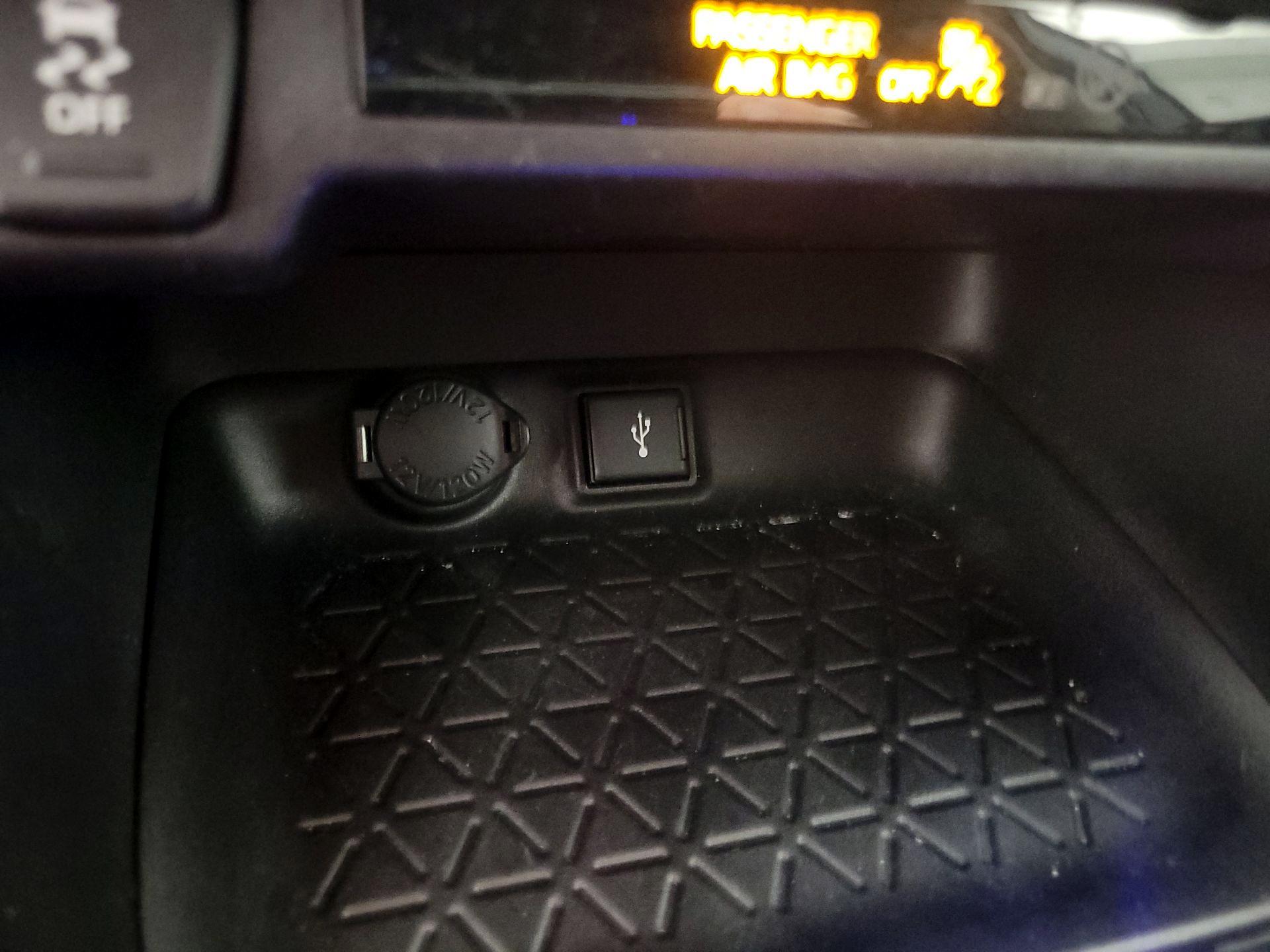 Thumbnail: 2021 Toyota RAV4 - 18