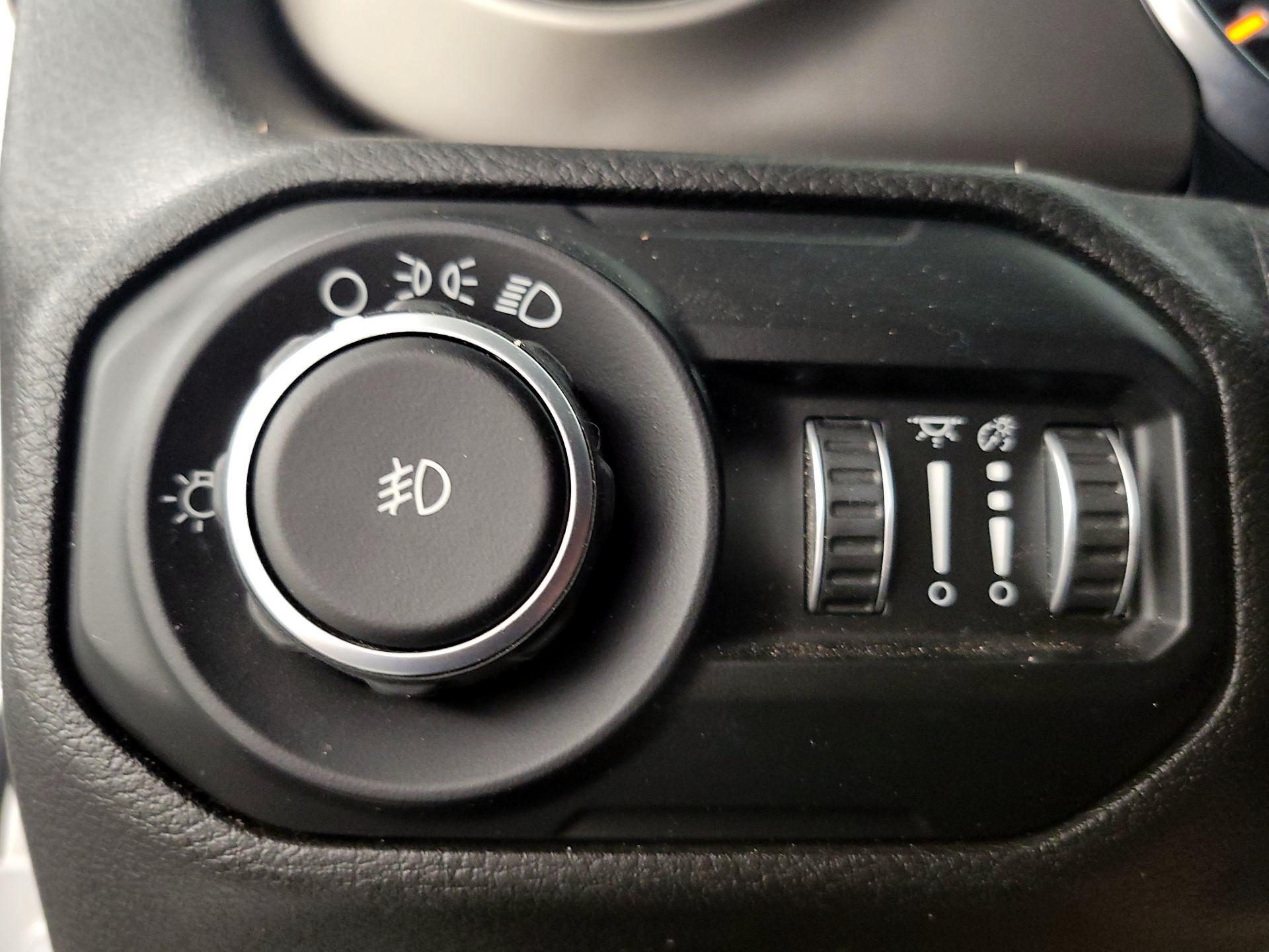Thumbnail: 2019 Jeep Wrangler - 13