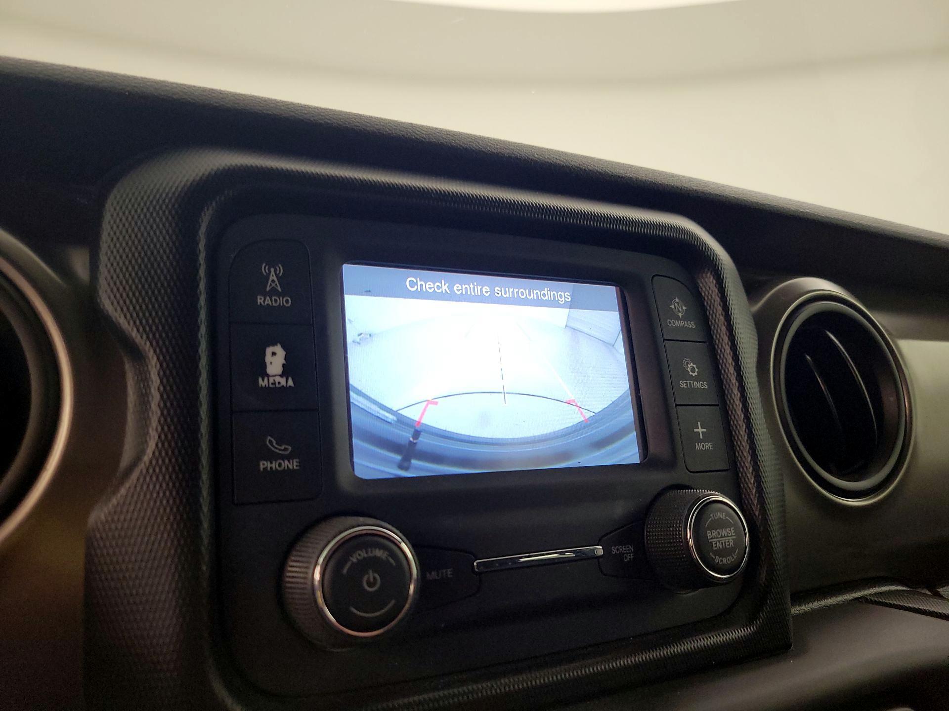 Thumbnail: 2019 Jeep Wrangler - 14