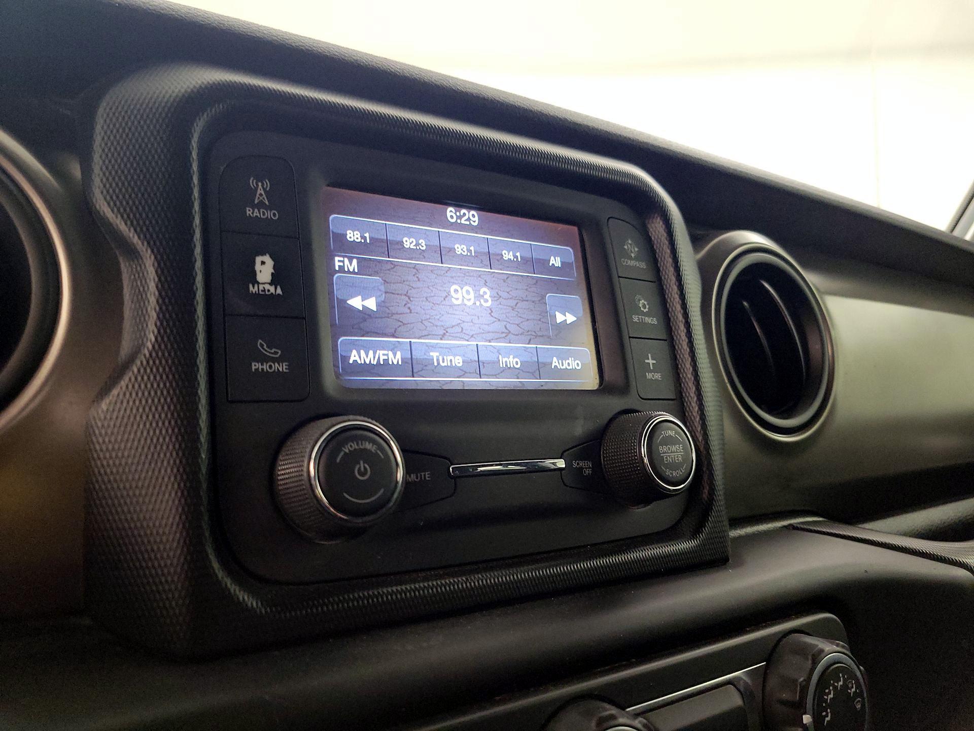 Thumbnail: 2019 Jeep Wrangler - 15