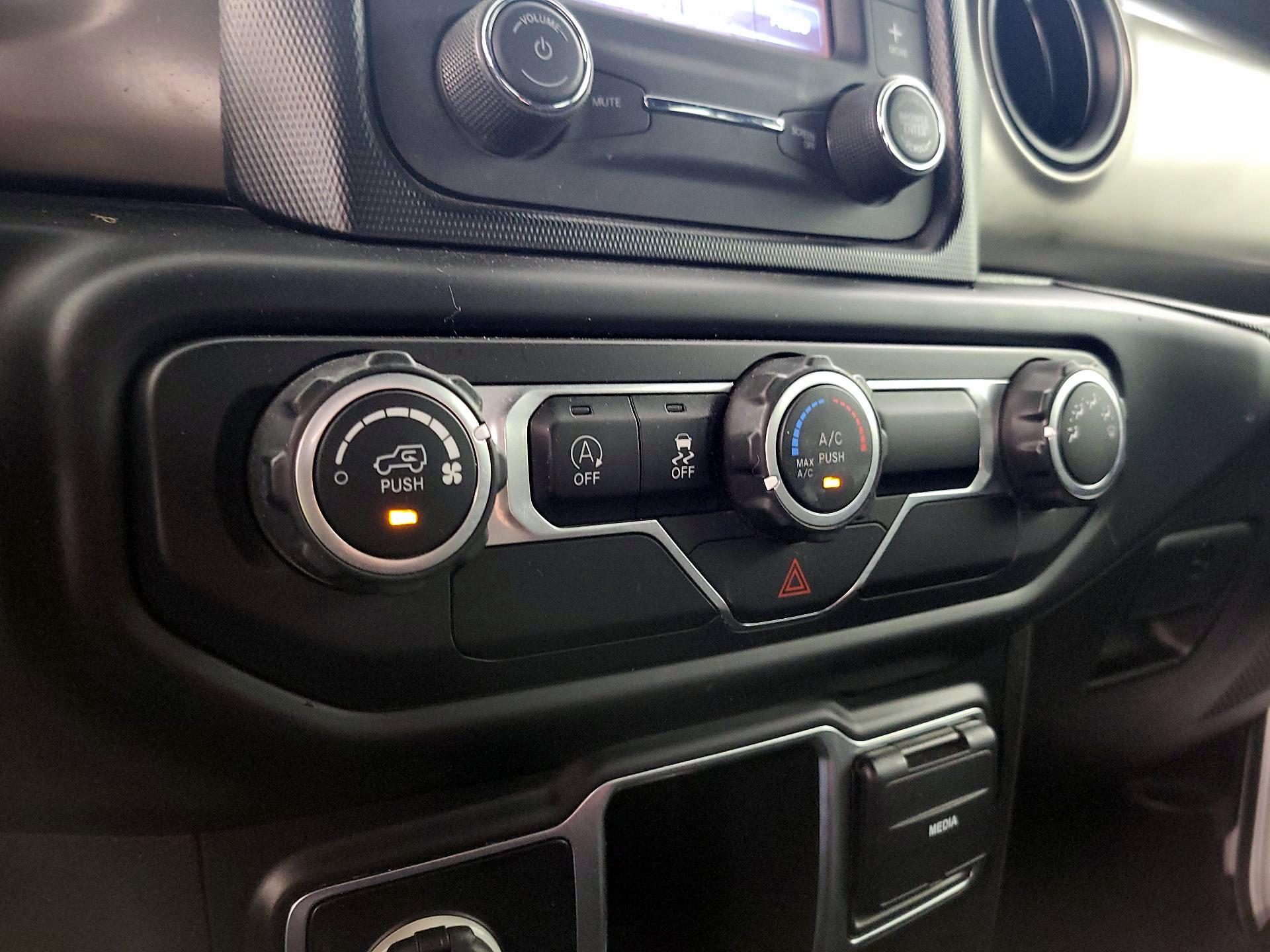 Thumbnail: 2019 Jeep Wrangler - 16