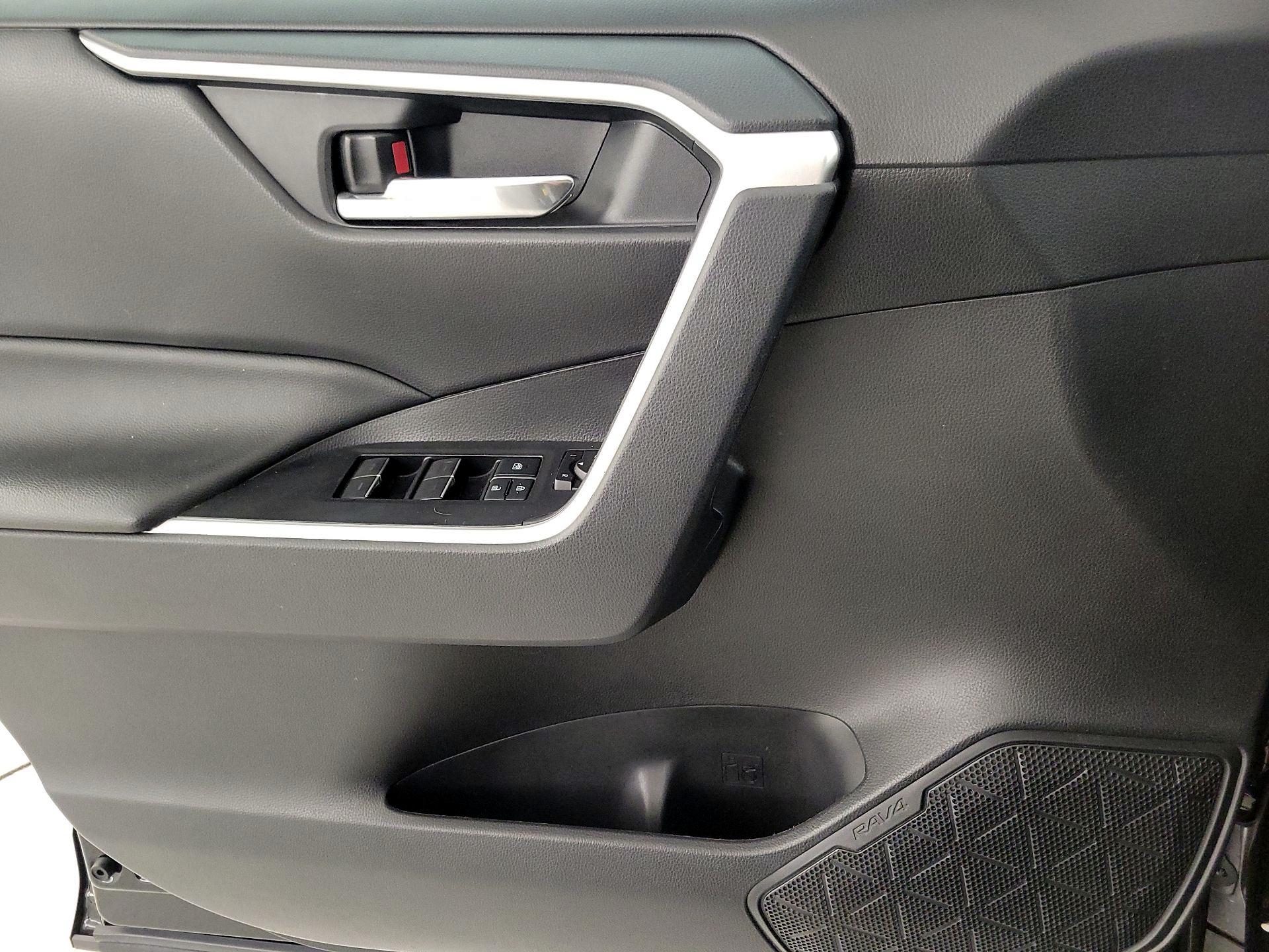 Thumbnail: 2022 Toyota RAV4 - 12
