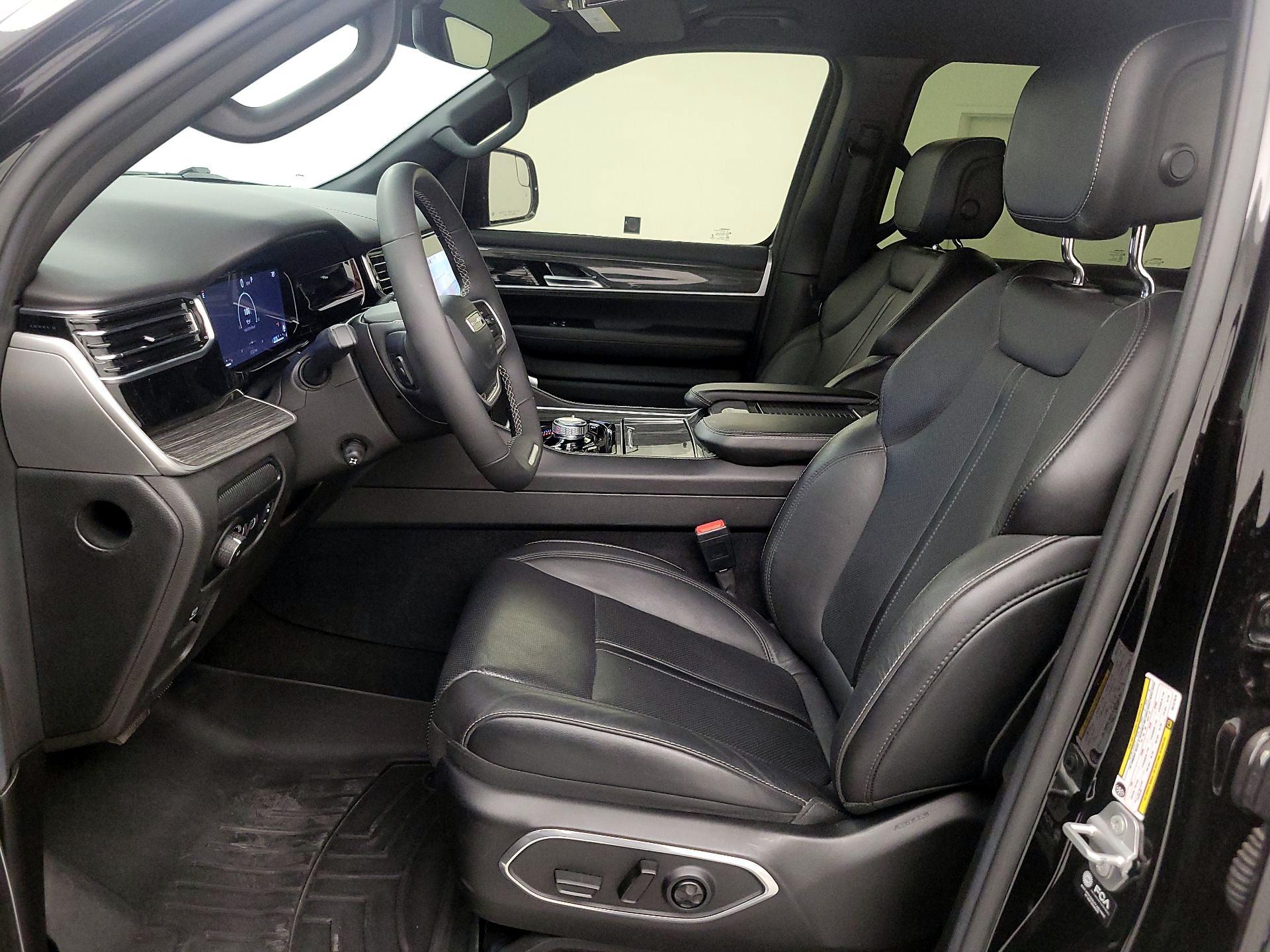 Thumbnail: 2022 Jeep Wagoneer - 11