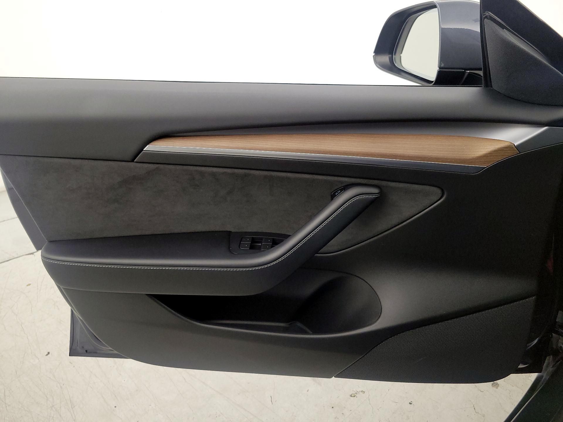 Thumbnail: 2021 Tesla Model 3 - 12