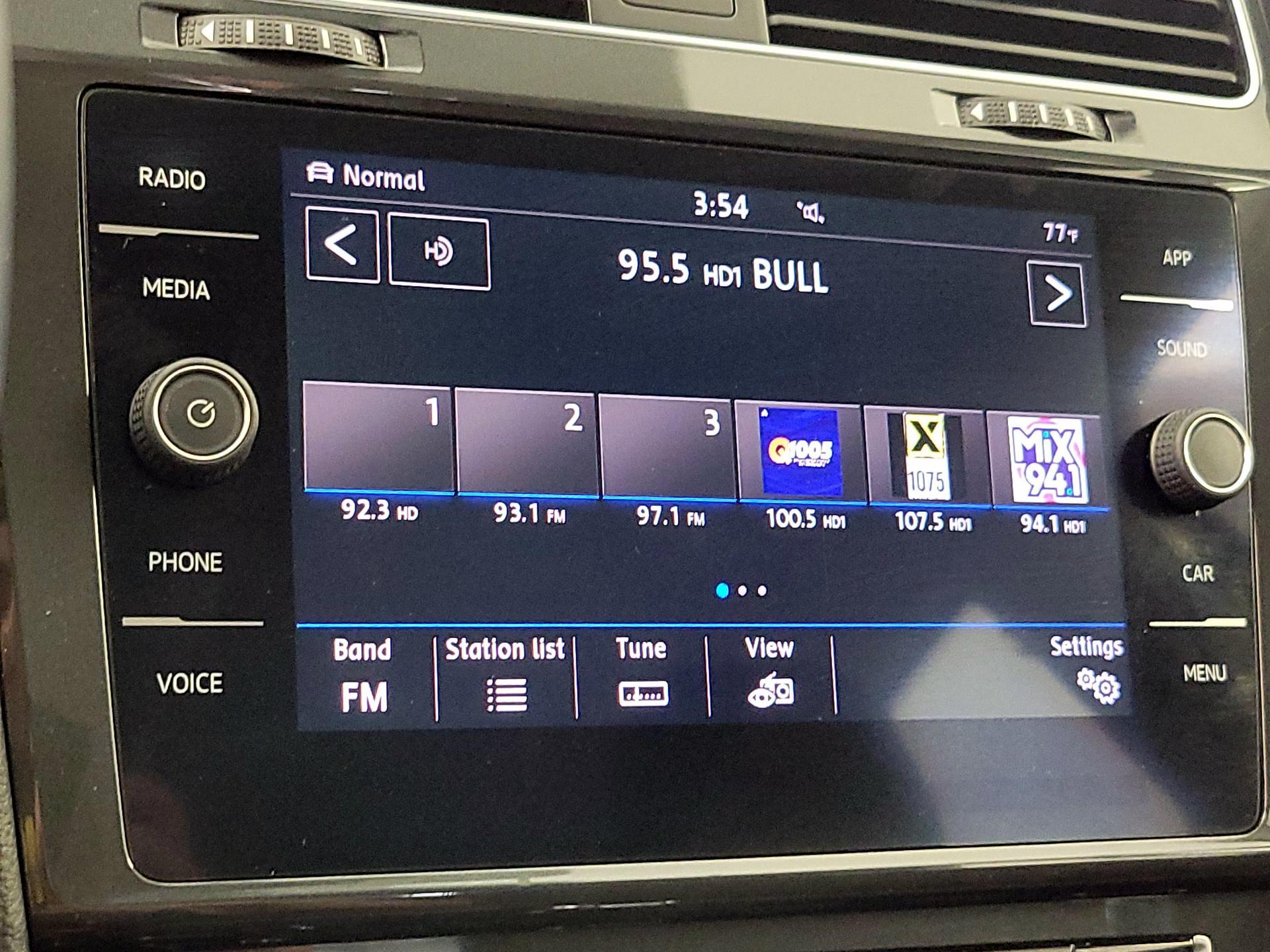 Thumbnail: 2019 Volkswagen e-Golf - 15