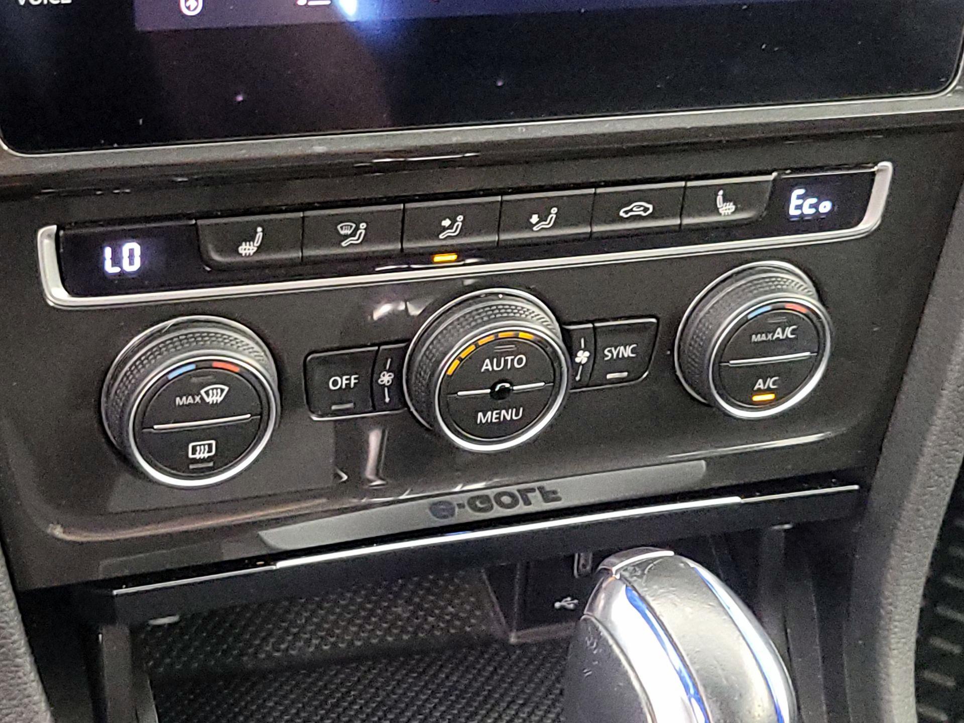 Thumbnail: 2019 Volkswagen e-Golf - 16
