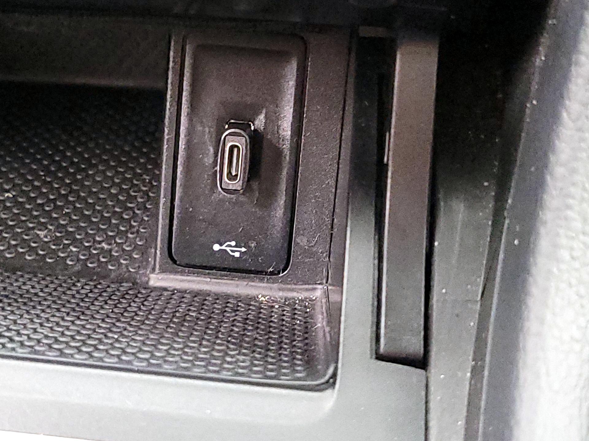 Thumbnail: 2019 Volkswagen e-Golf - 18
